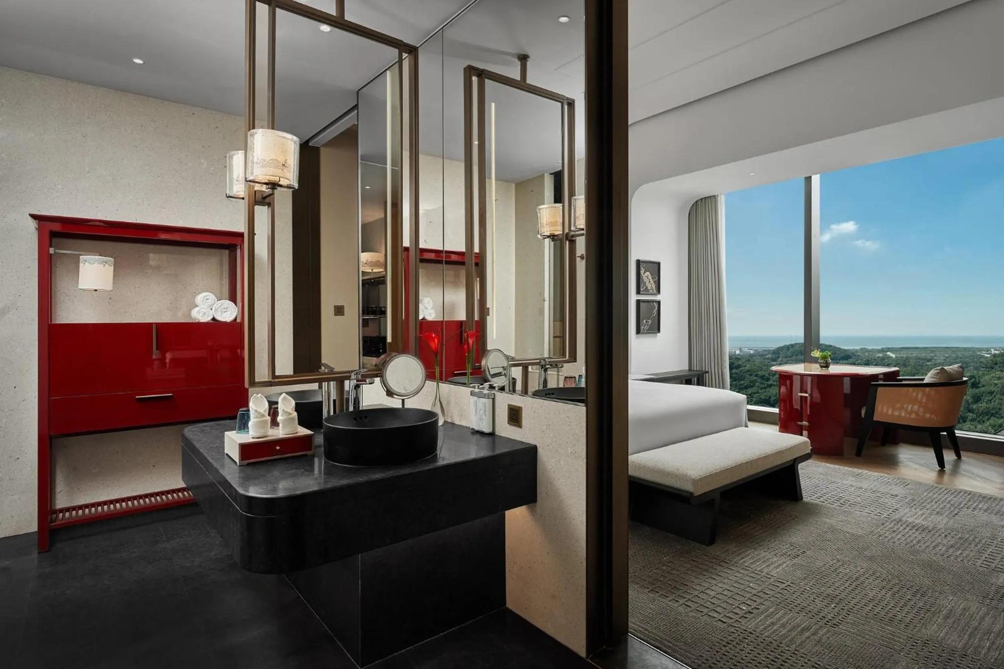 Bathroom, Bed in HUALUXE Shenzhen Bao'an