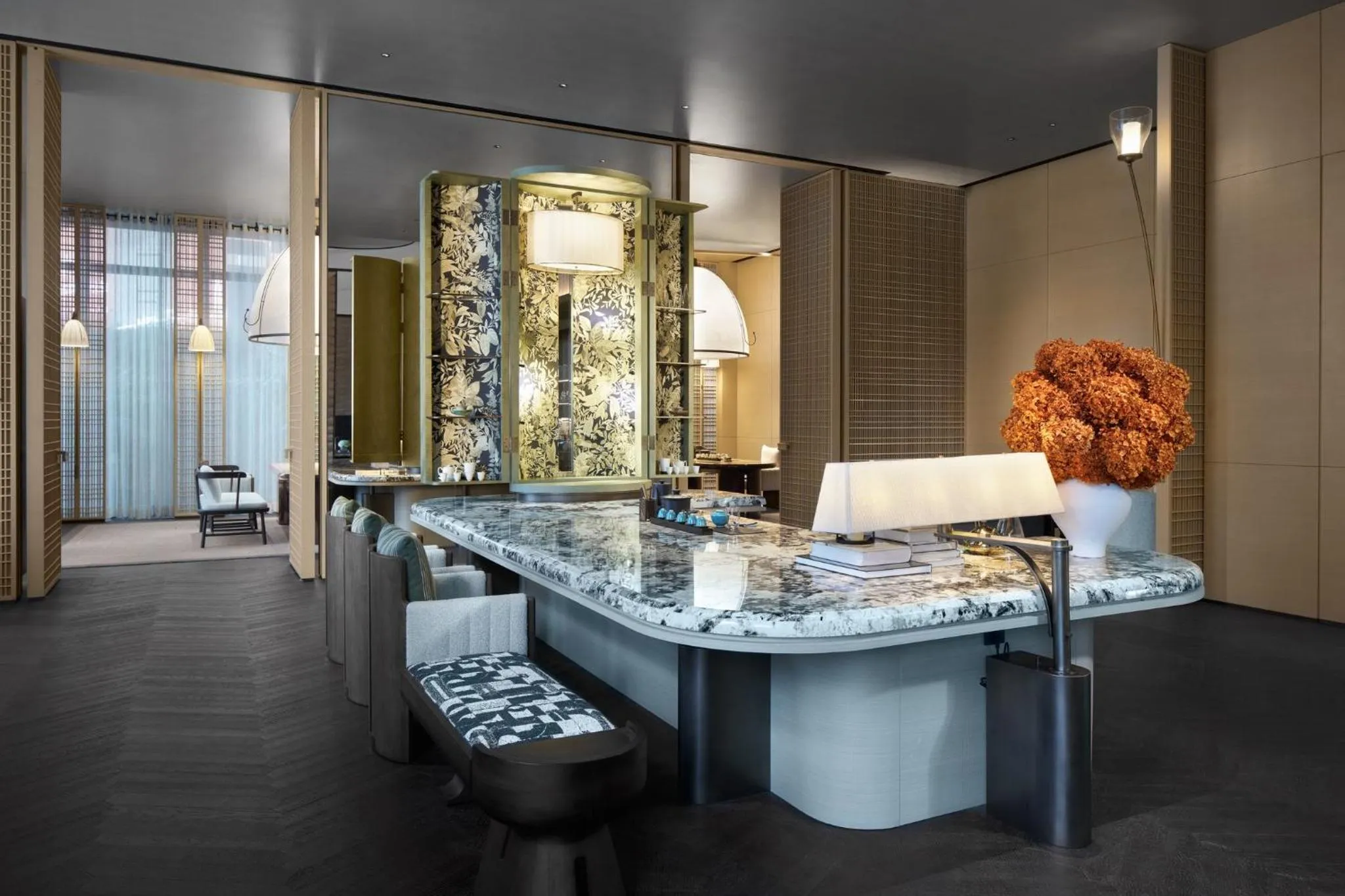 Lounge or bar in HUALUXE Shenzhen Bao'an