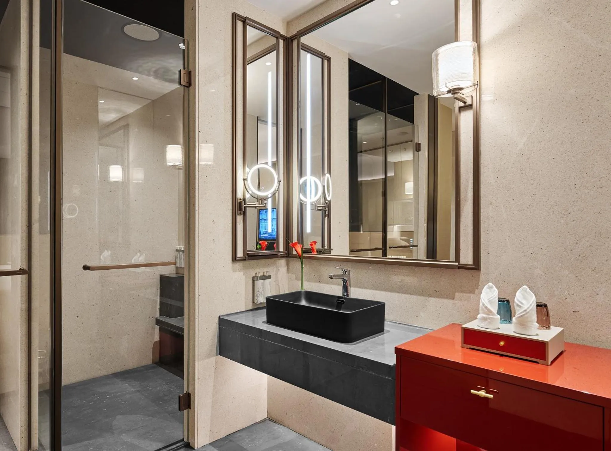 Bathroom in HUALUXE Shenzhen Bao'an