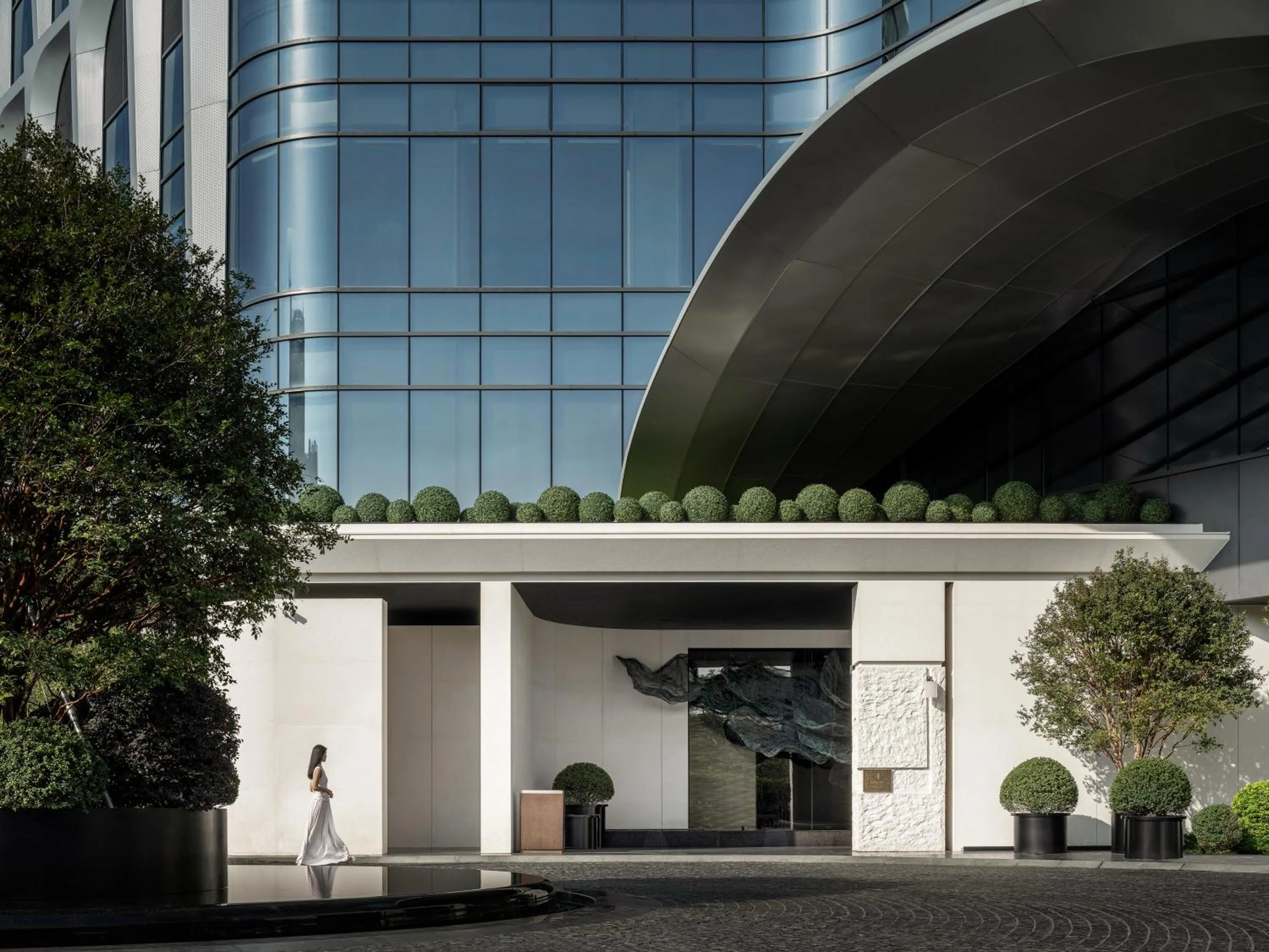 Facade/entrance in HUALUXE Shenzhen Bao'an