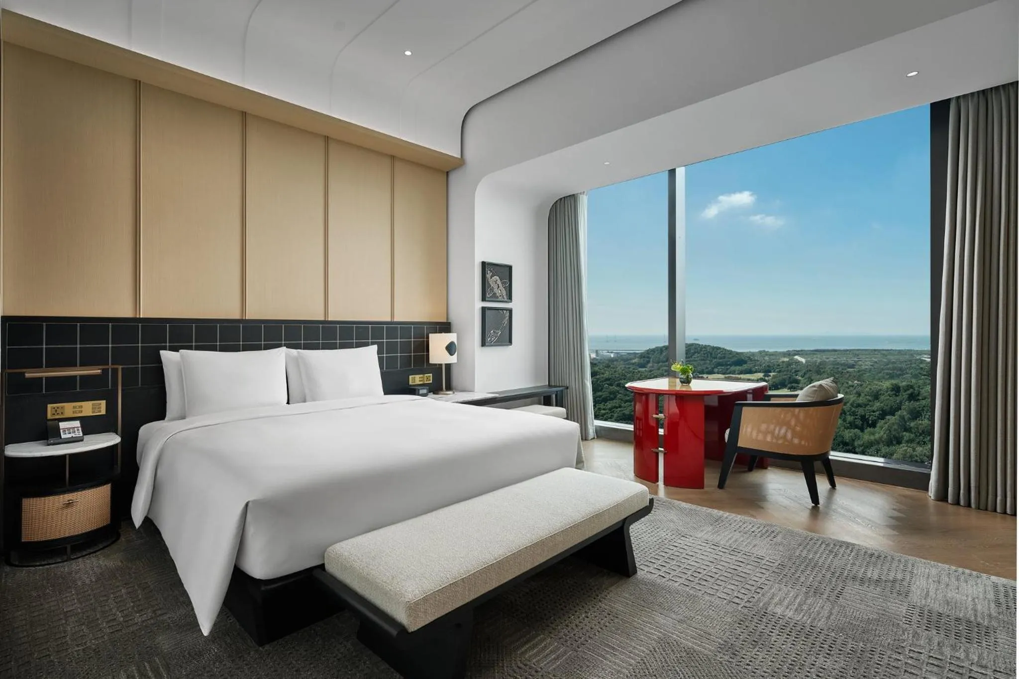 Photo of the whole room, Bed in HUALUXE Shenzhen Bao'an