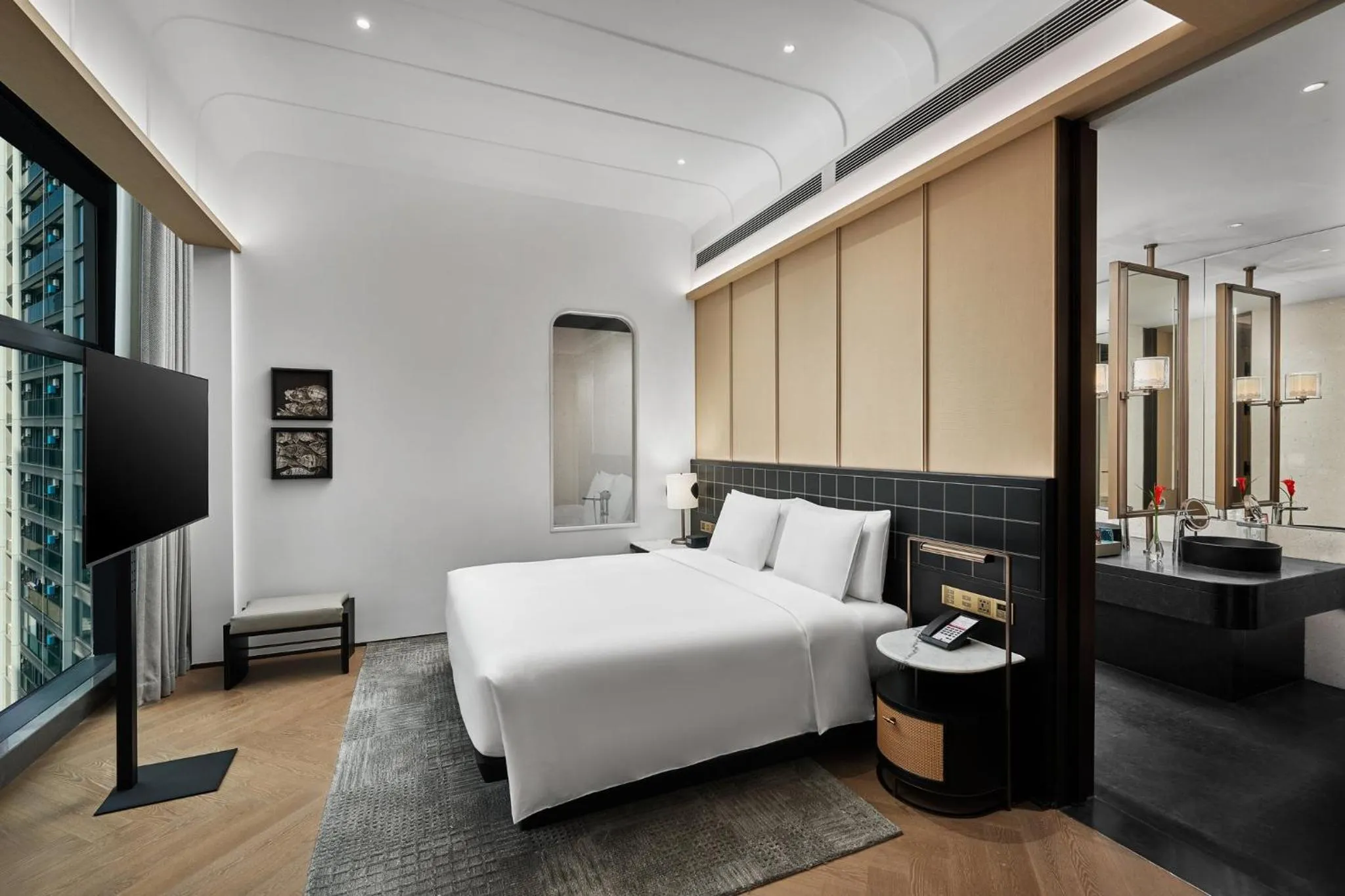 Bedroom, Bed in HUALUXE Shenzhen Bao'an