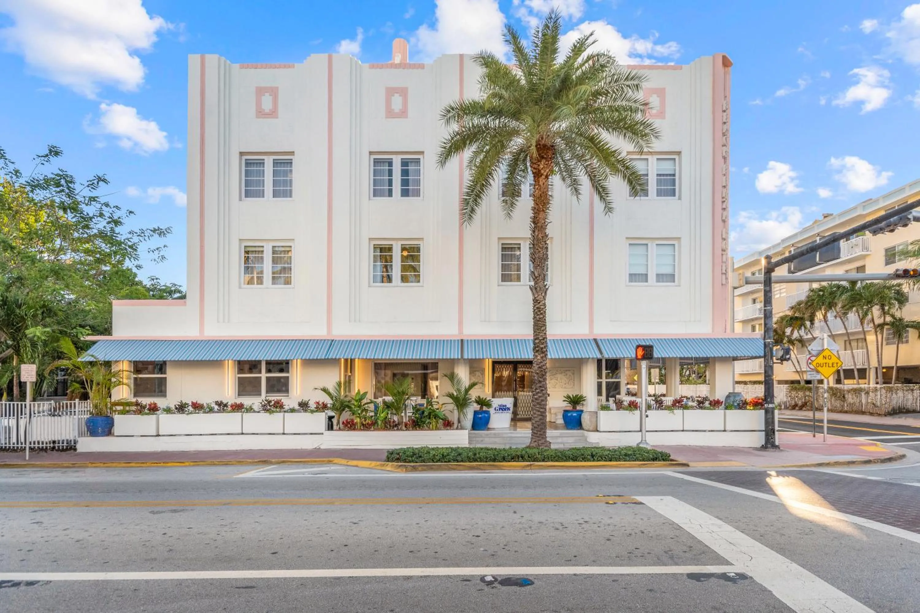 Property building in Beach Plaza