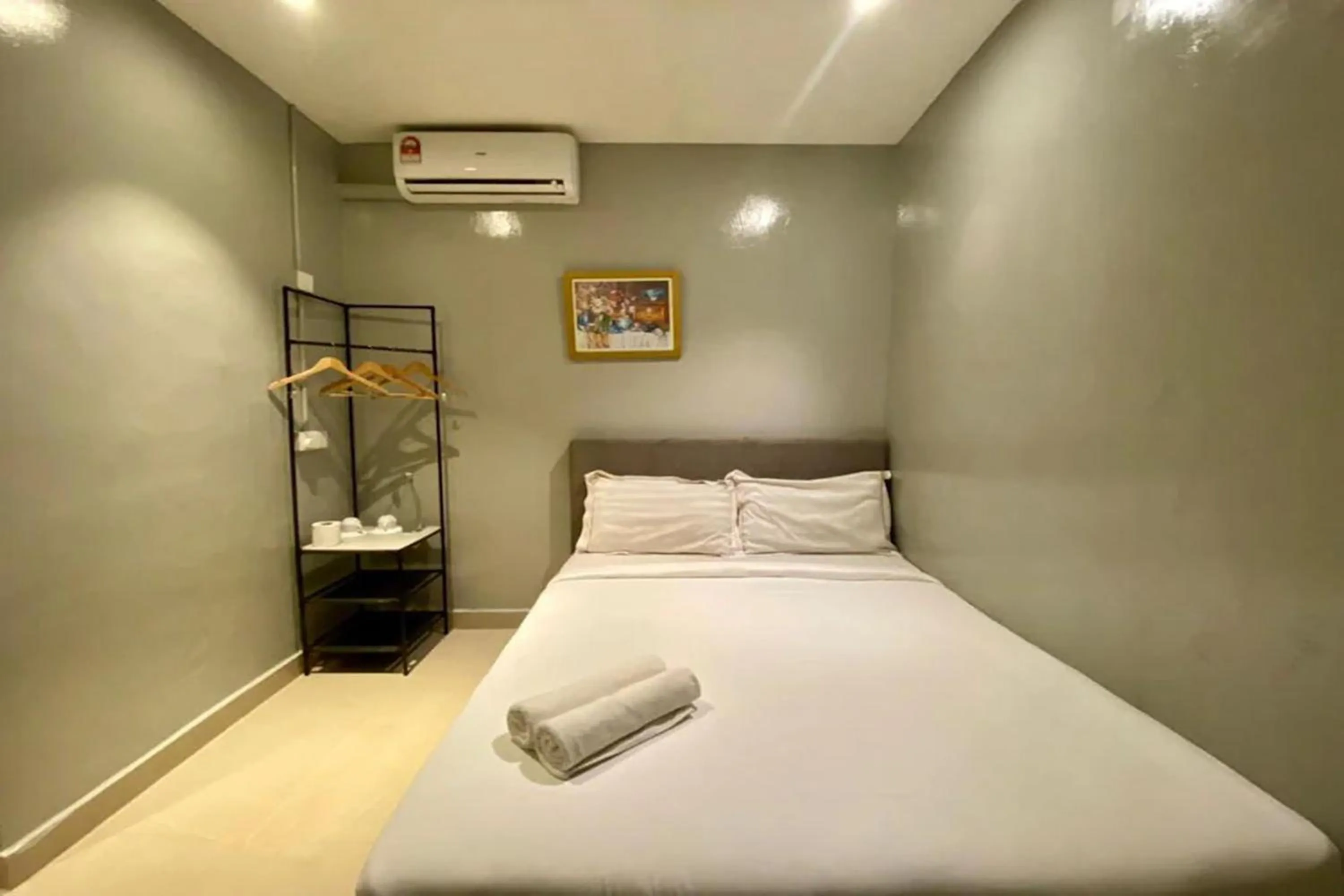 Bedroom, Bed in Hotel Dlima House Bukit Bintang