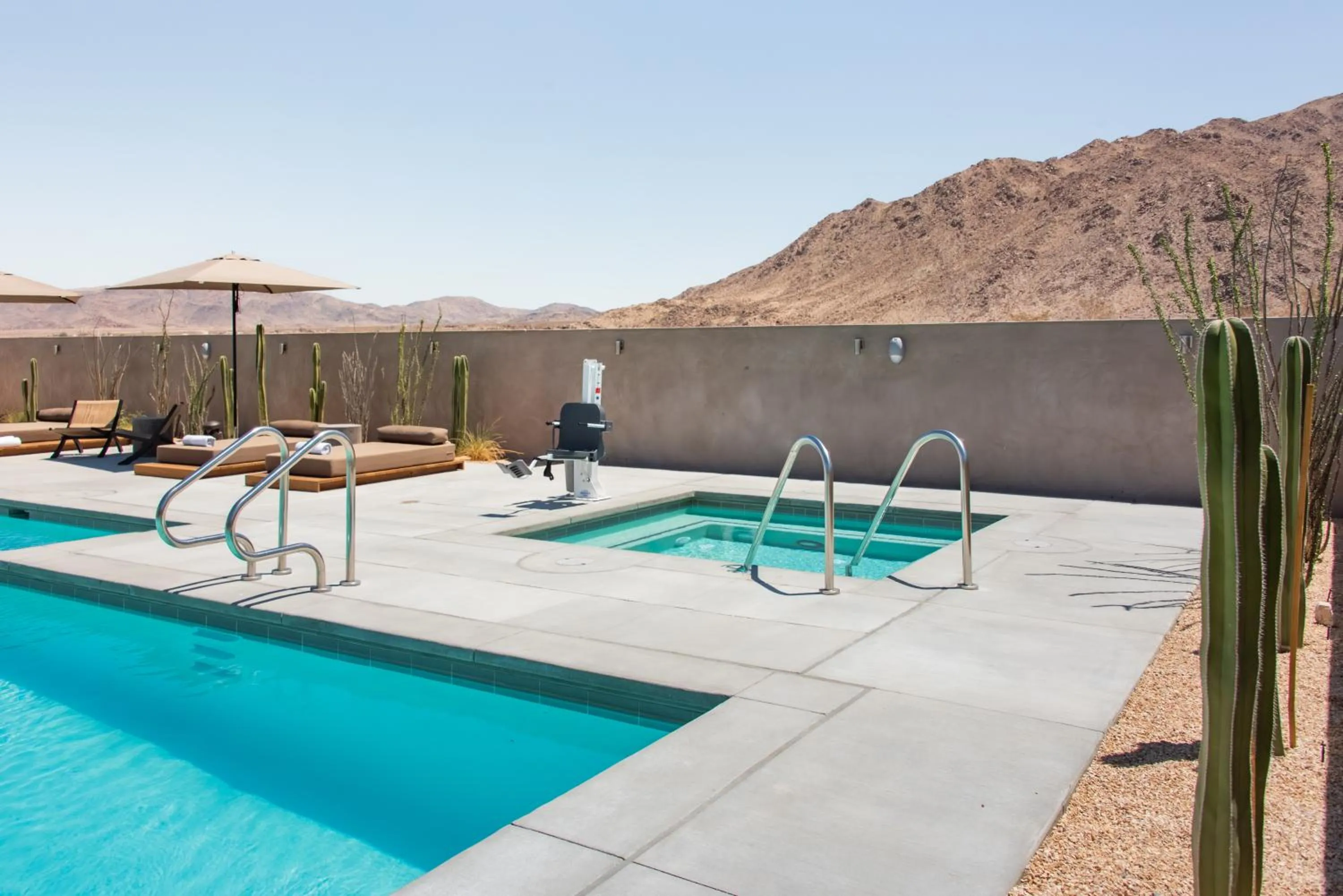 Swimming pool in RESET Hotel Joshua Tree