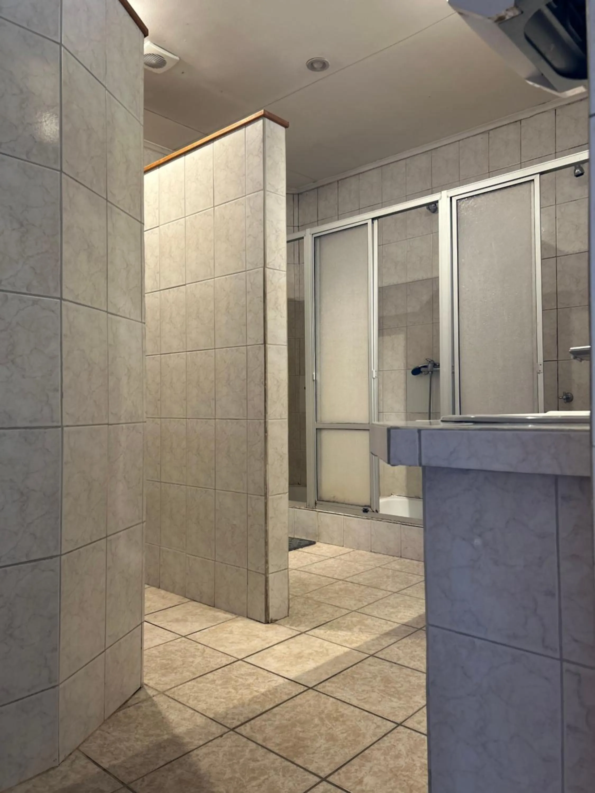 Shower in Hostal Don Guillermo