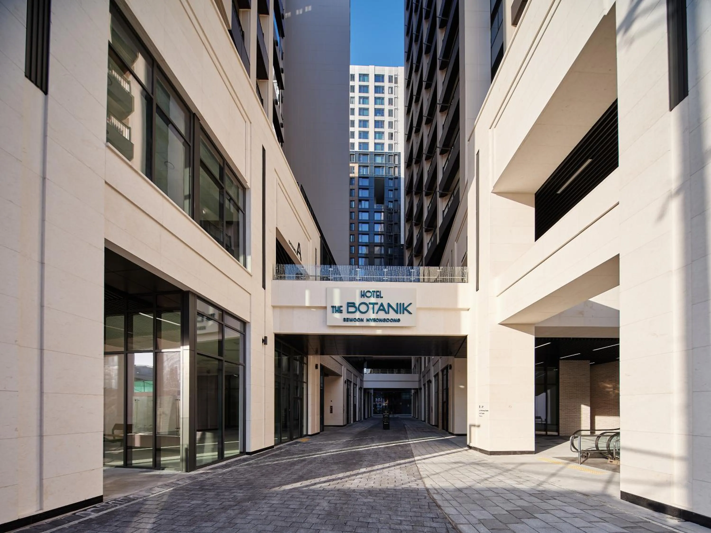 Property building in Hotel The Botanik Sewoon Myeongdong