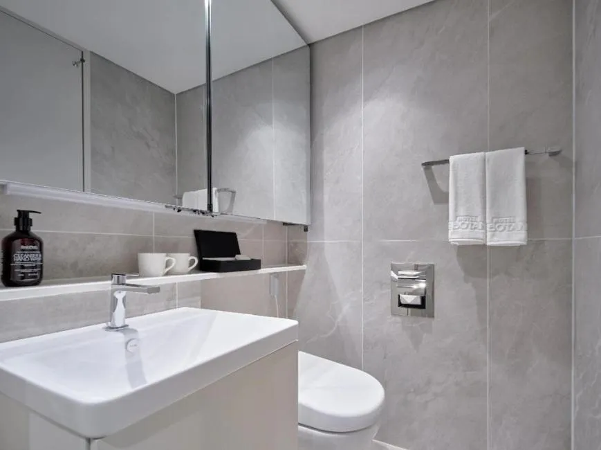 Shower in Hotel The Botanik Sewoon Myeongdong