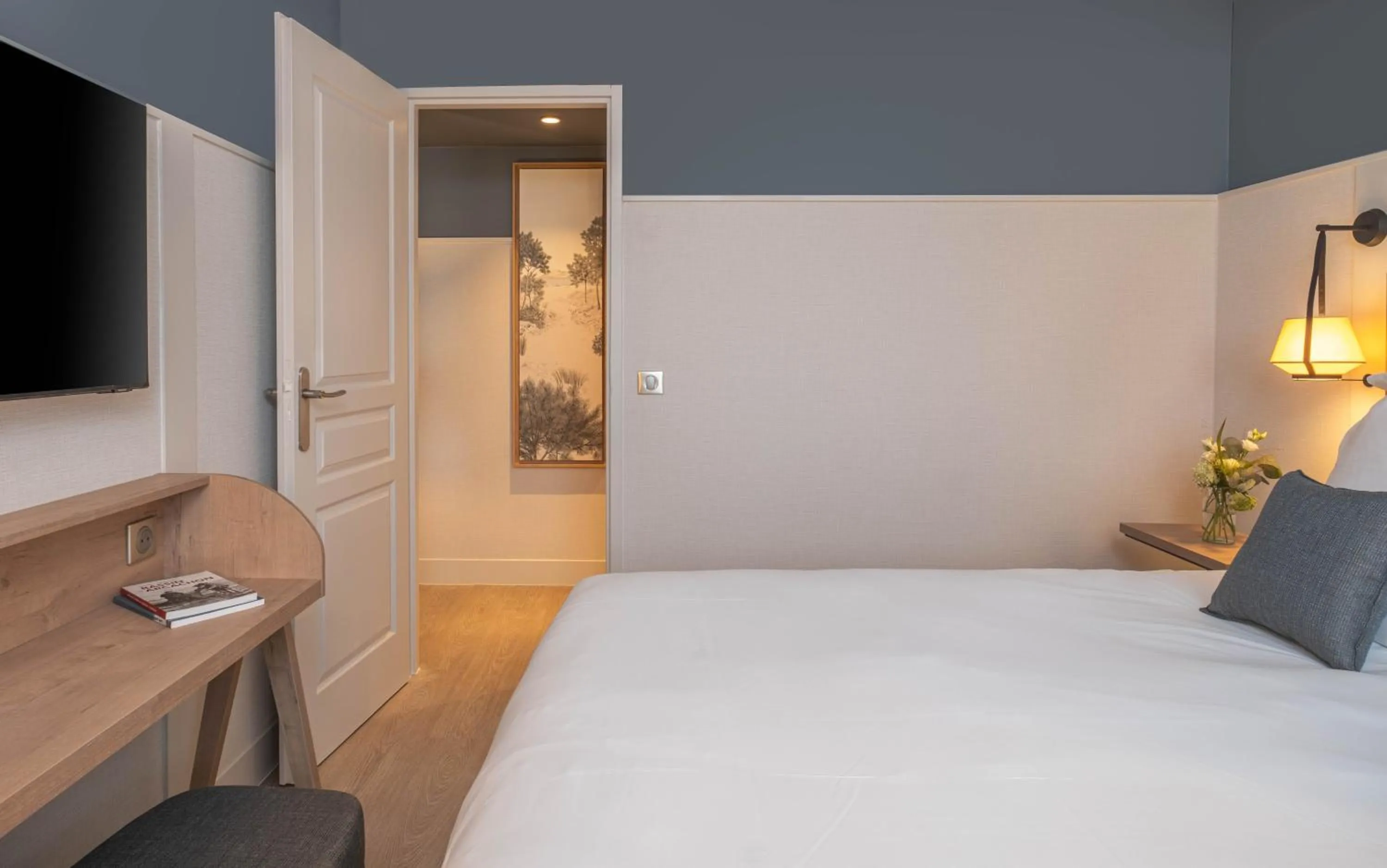Bedroom, Bed in Hôtel Arcanse by Inwood Hotels