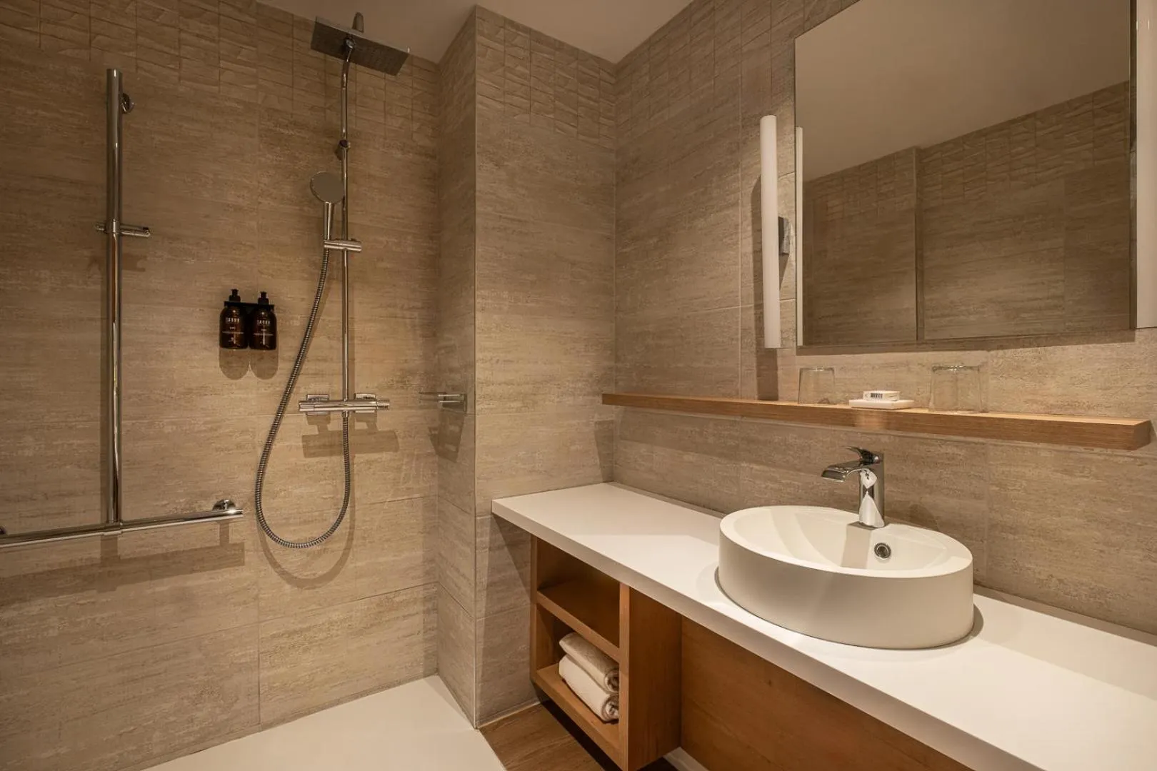 Bathroom in Hôtel Arcanse by Inwood Hotels