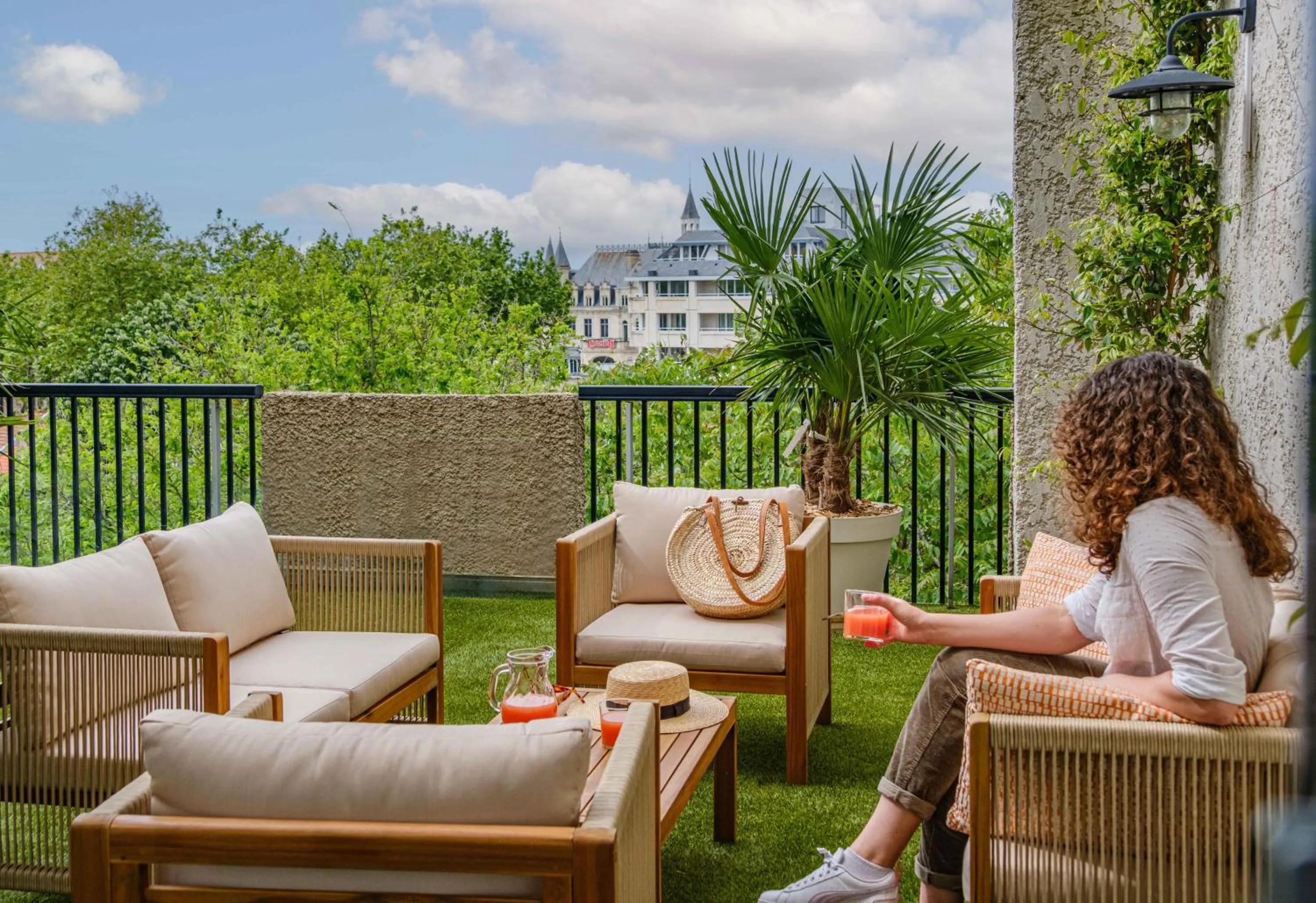 Balcony/Terrace in Hôtel Arcanse by Inwood Hotels