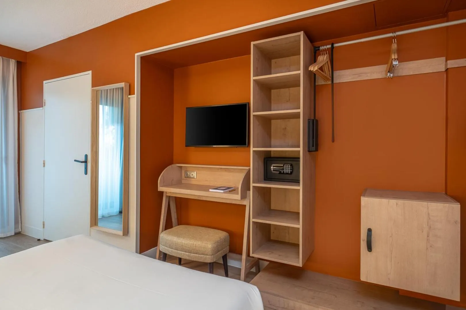 Bedroom, Bed in Hôtel Arcanse by Inwood Hotels