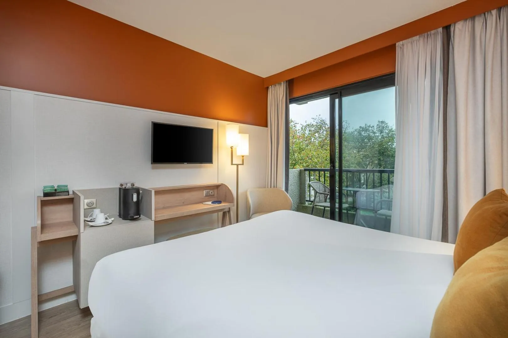 Bedroom, Bed in Hôtel Arcanse by Inwood Hotels