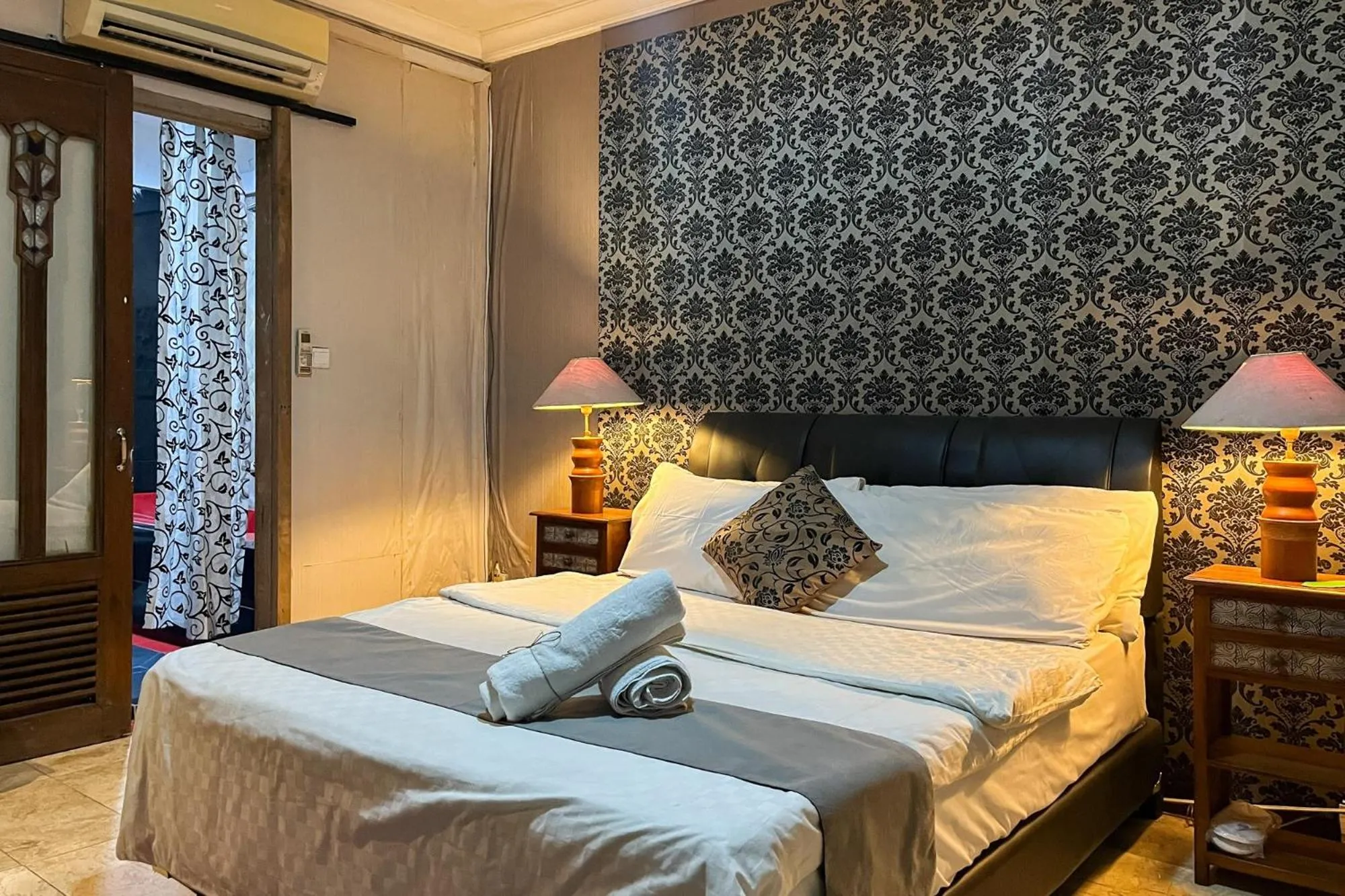 Bedroom, Bed in Urbanview de Dharmawangsa Suite Hotel