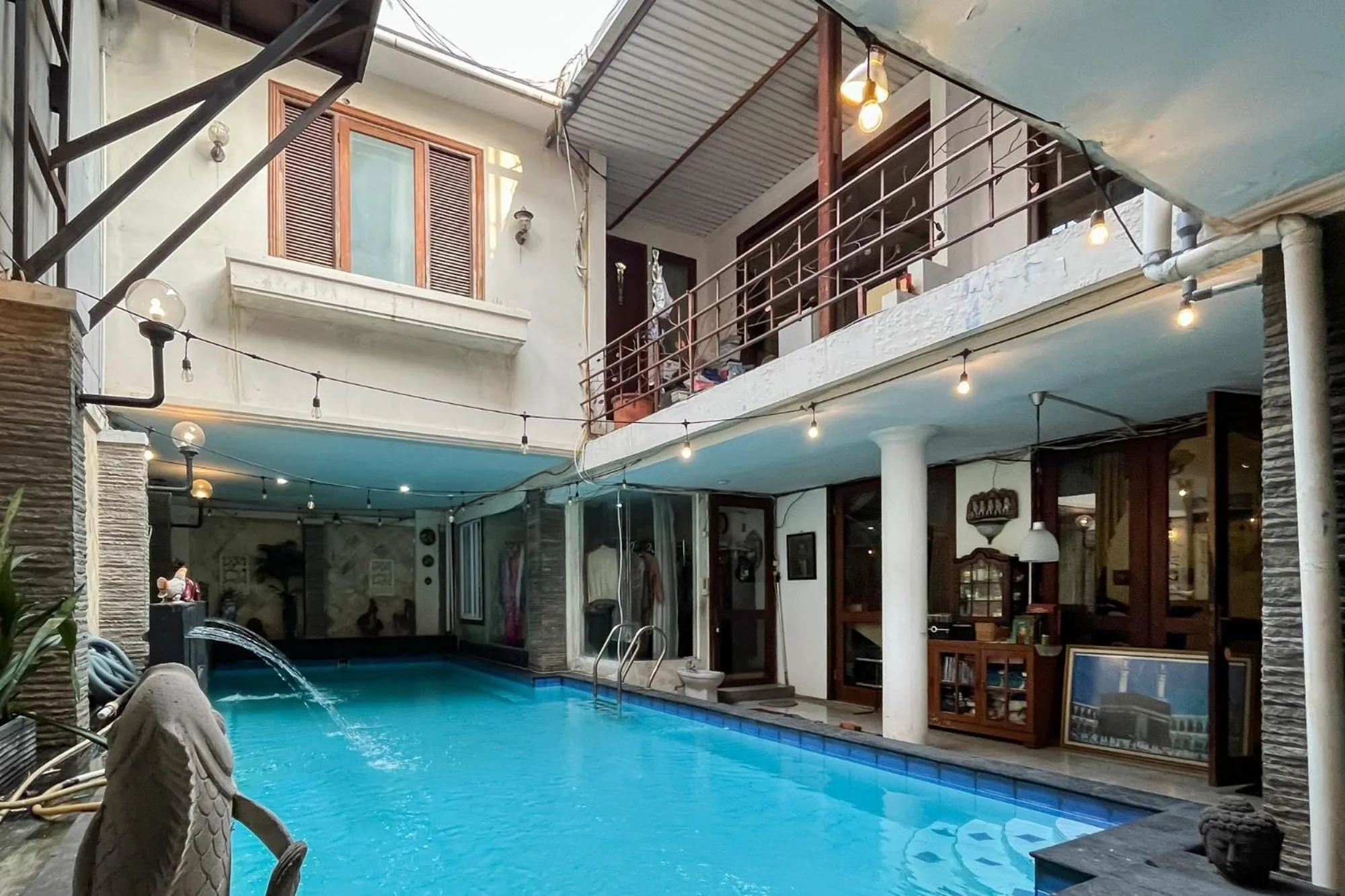 Swimming pool in Urbanview de Dharmawangsa Suite Hotel