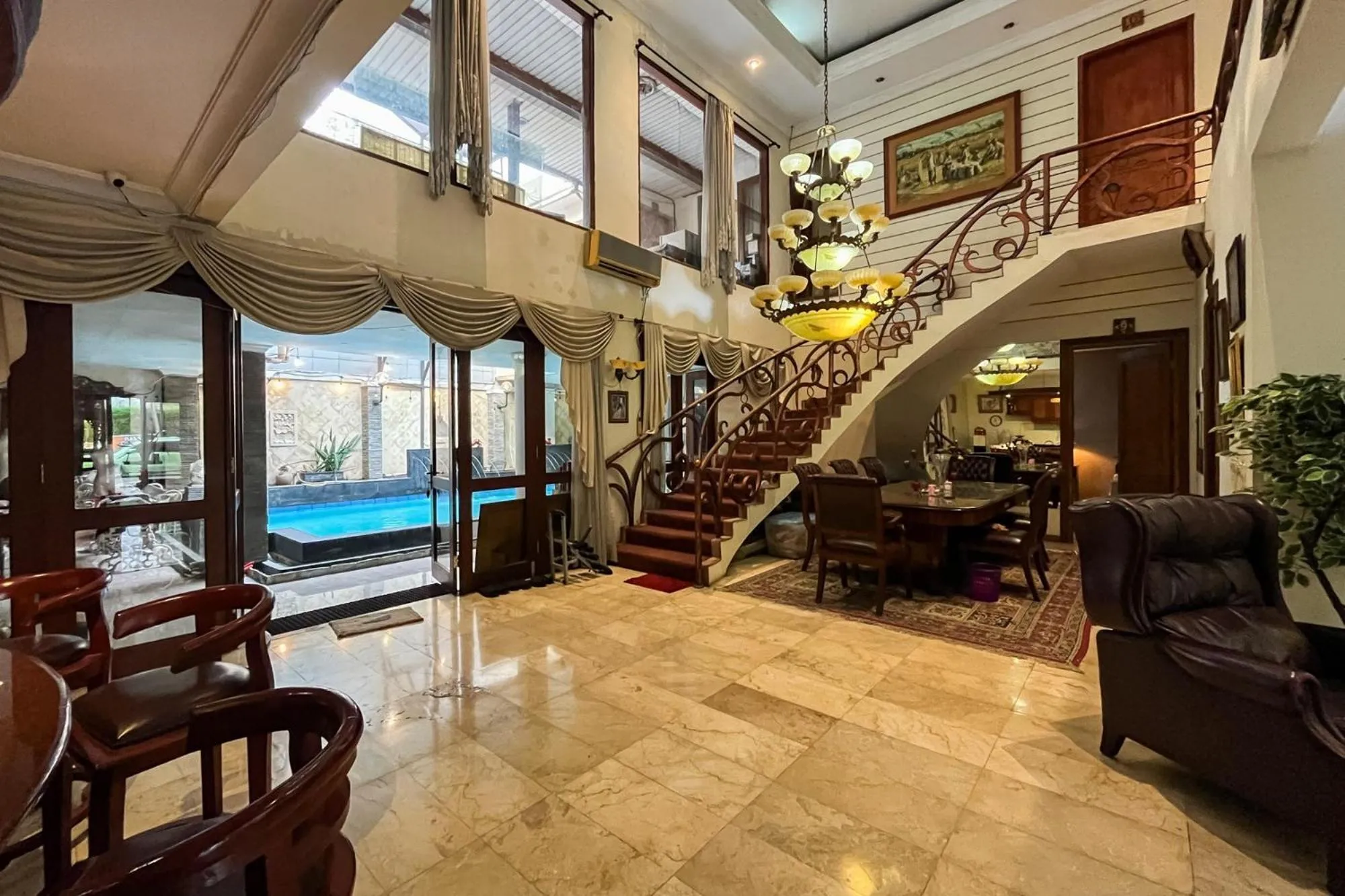 Lobby or reception in Urbanview de Dharmawangsa Suite Hotel