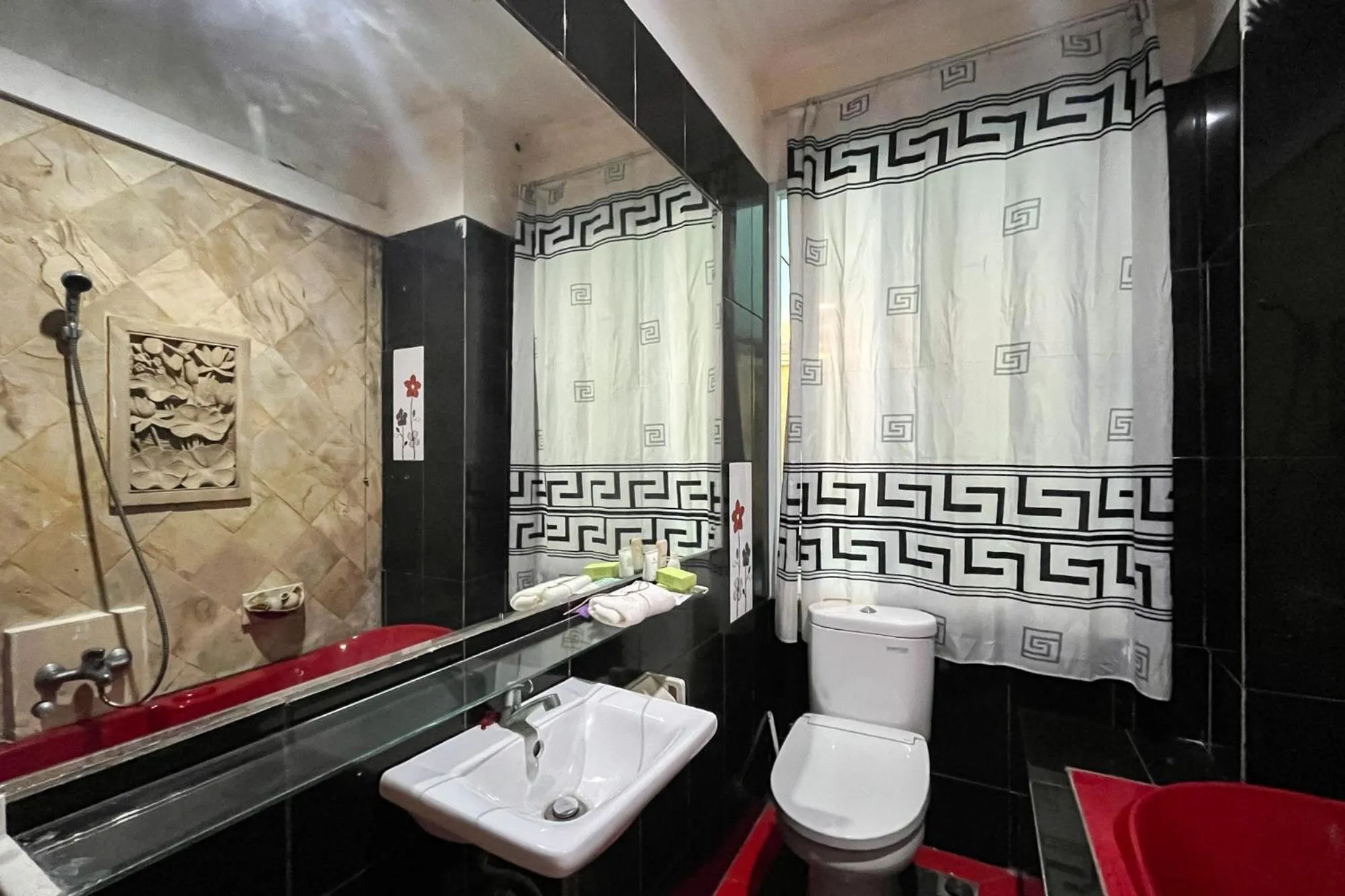 Bathroom in Urbanview de Dharmawangsa Suite Hotel