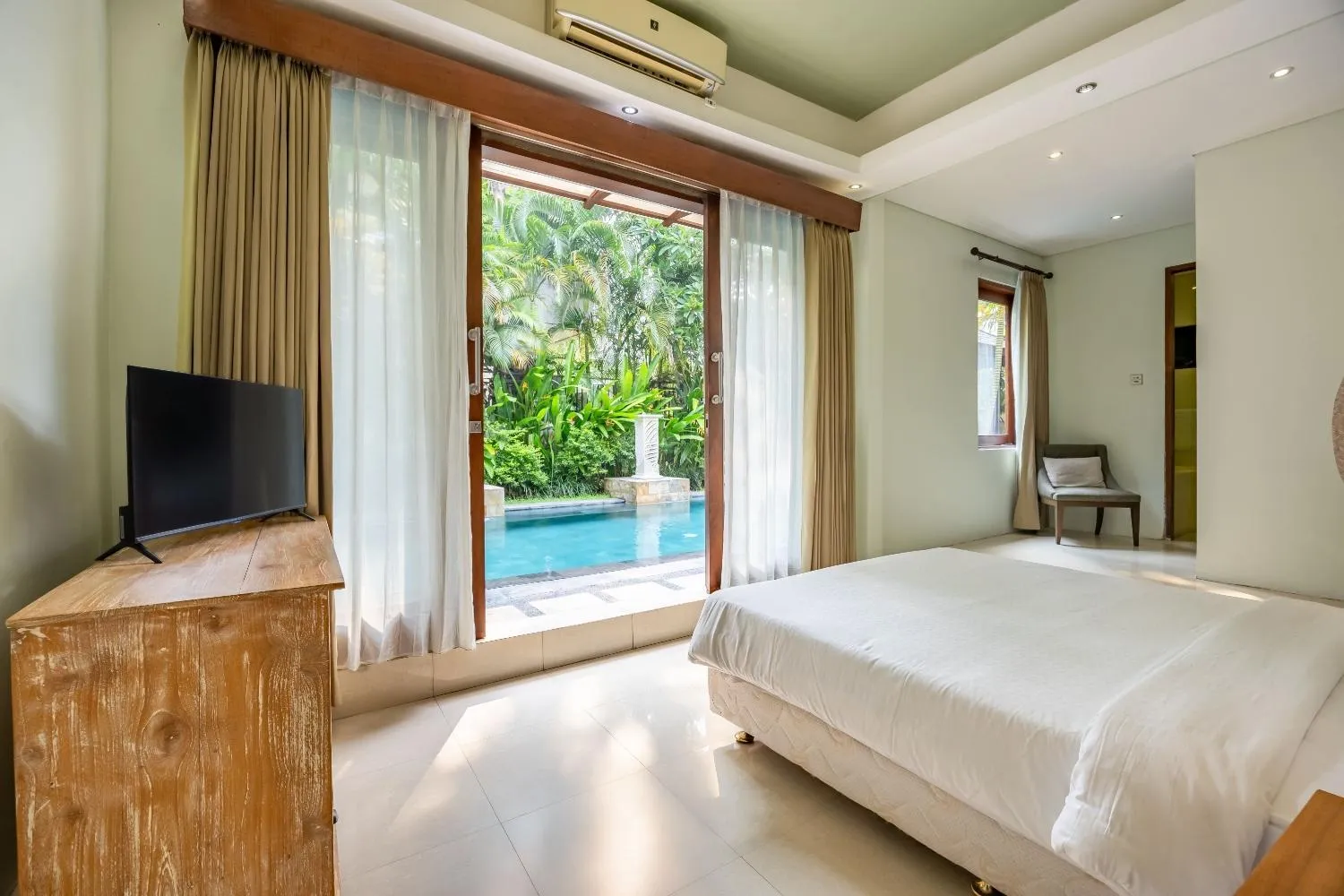 Bedroom, Bed in Cove The Ricks Villa