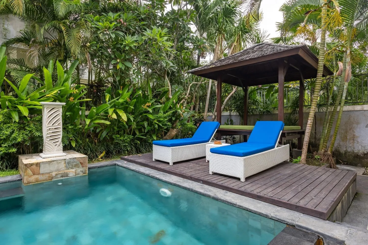 Swimming pool in Cove The Ricks Villa