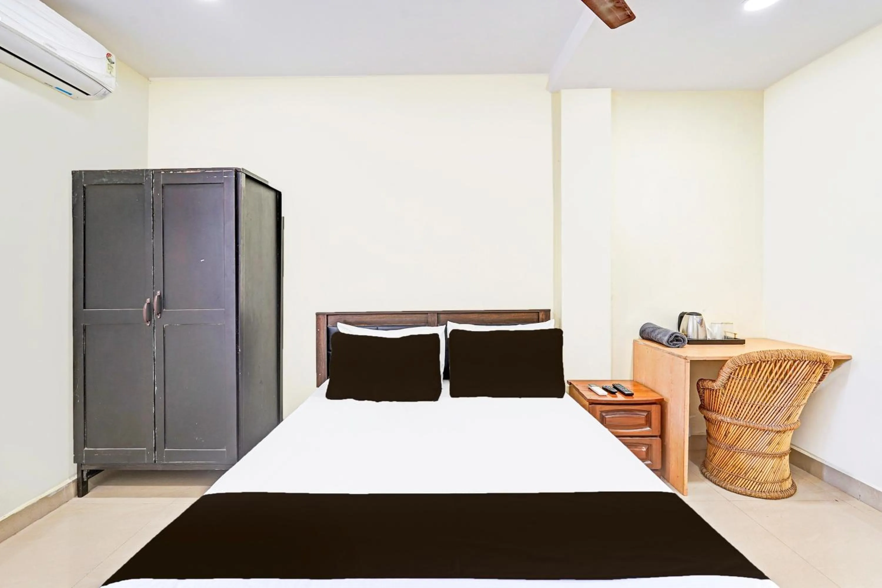 Bedroom, Bed in Super Collection O Guduvancheri Railway Station