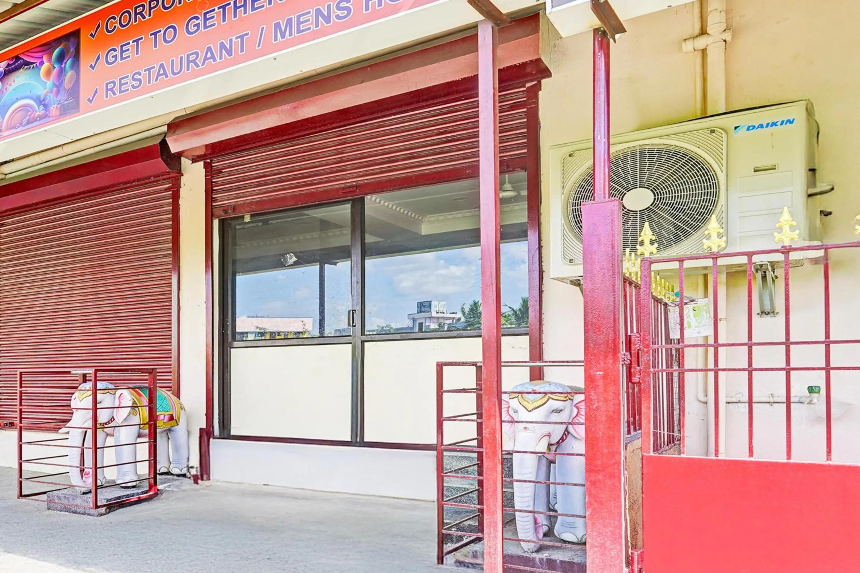 Facade/entrance in Super Collection O Guduvancheri Railway Station