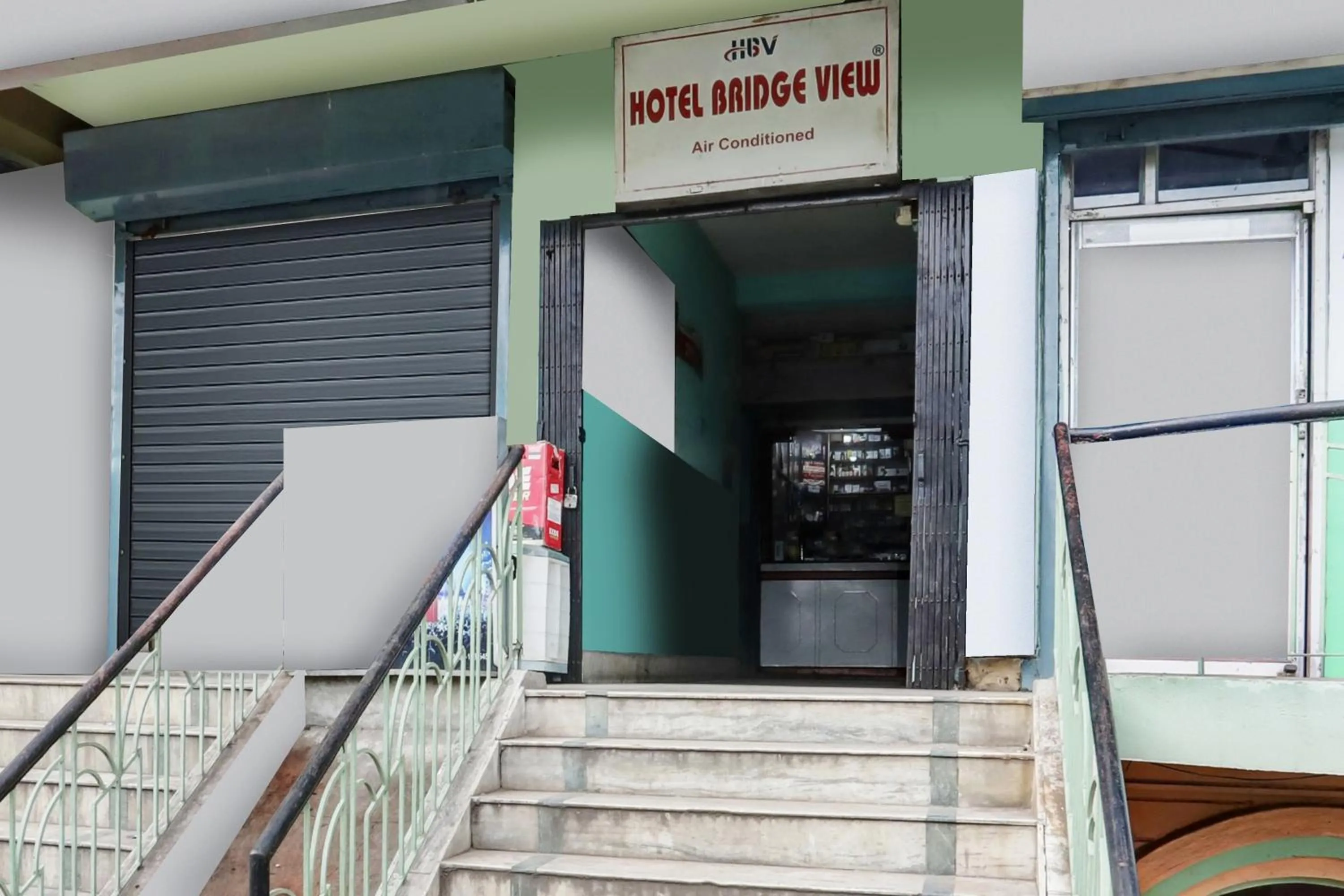 Facade/entrance in Hotel O Bridge View