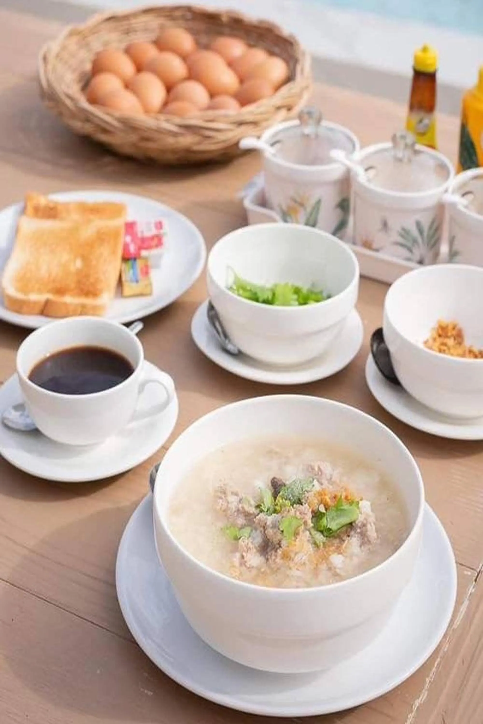 Food and drinks in The First Residence Lamphun