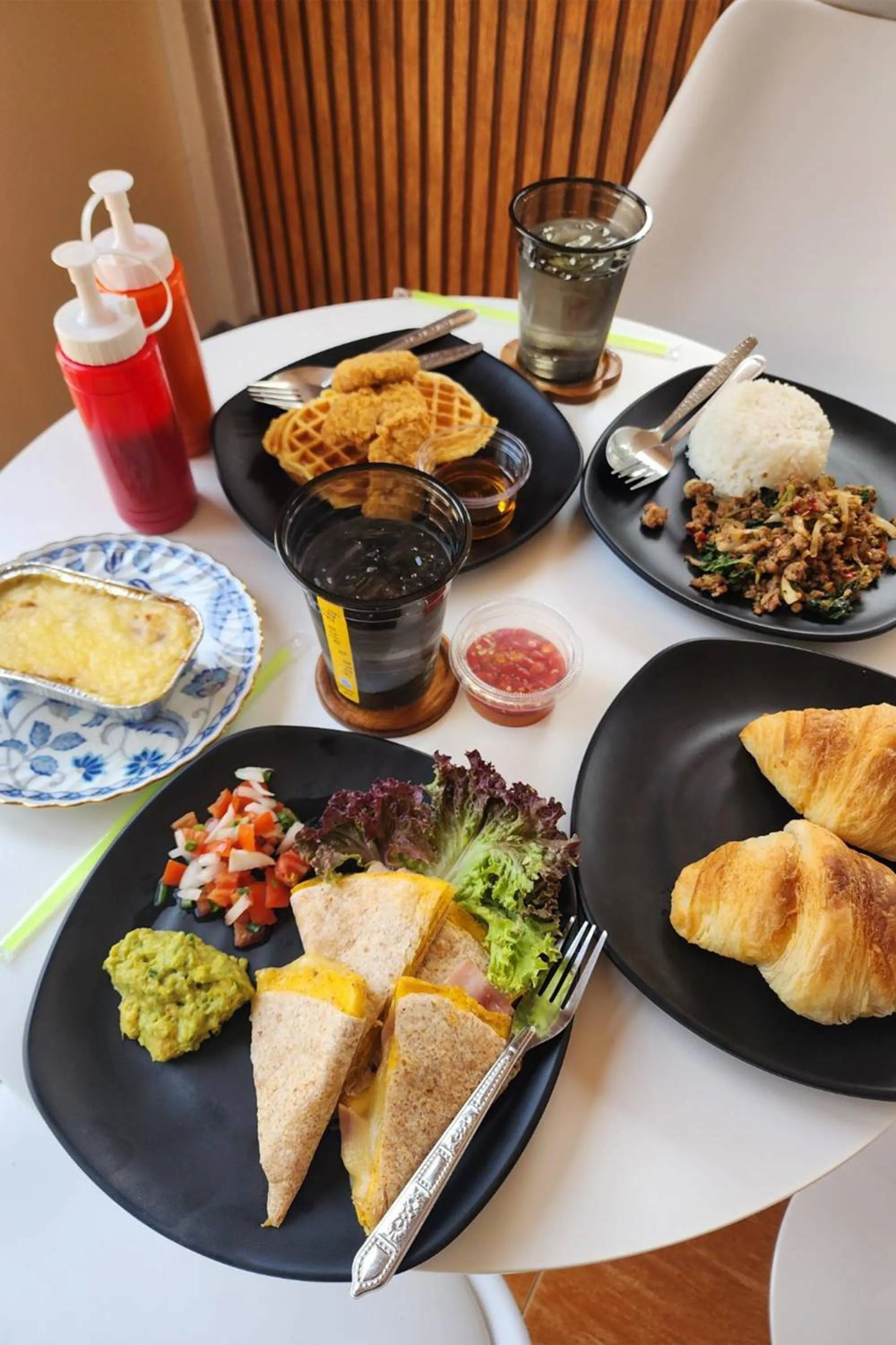 Restaurant/places to eat in Rung Rueng Resort