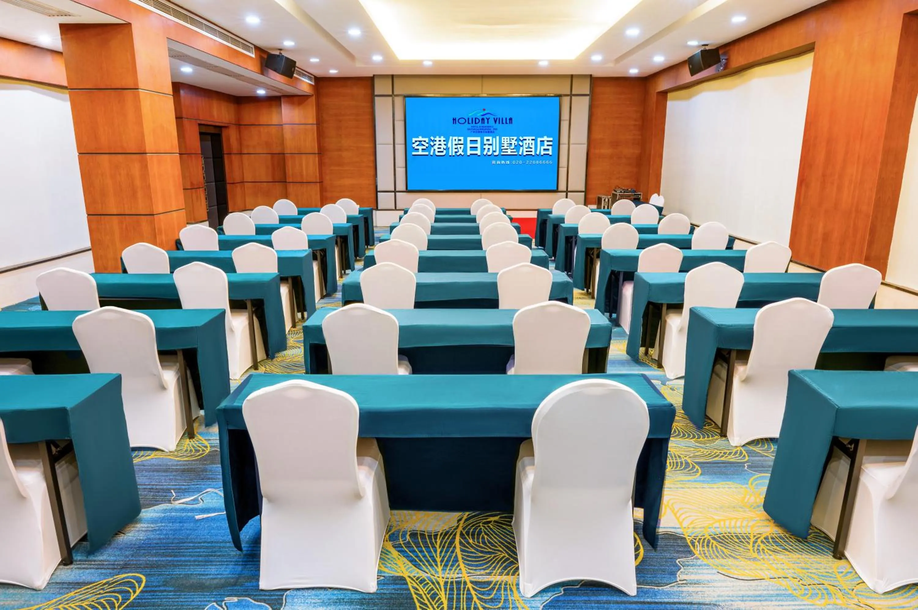 Business facilities in Holiday Villa