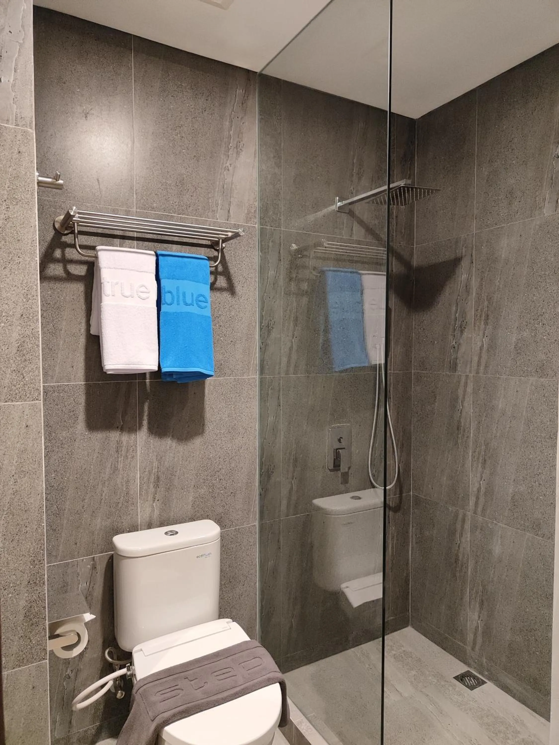 Shower in True Blue Sanno Pluit - Jakarta