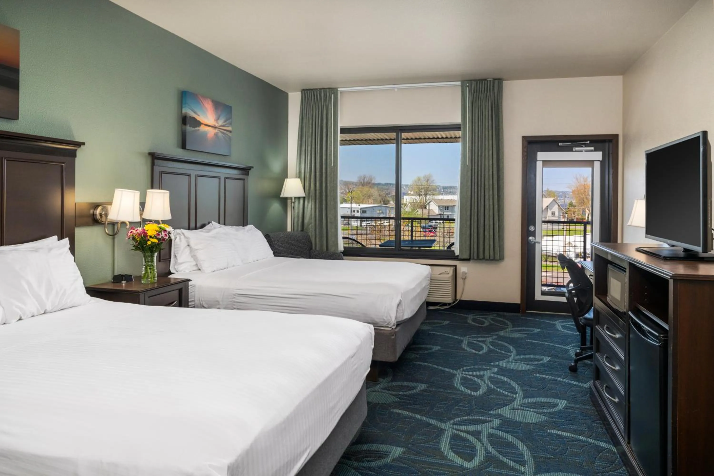 Bed in Park Point Marina Inn