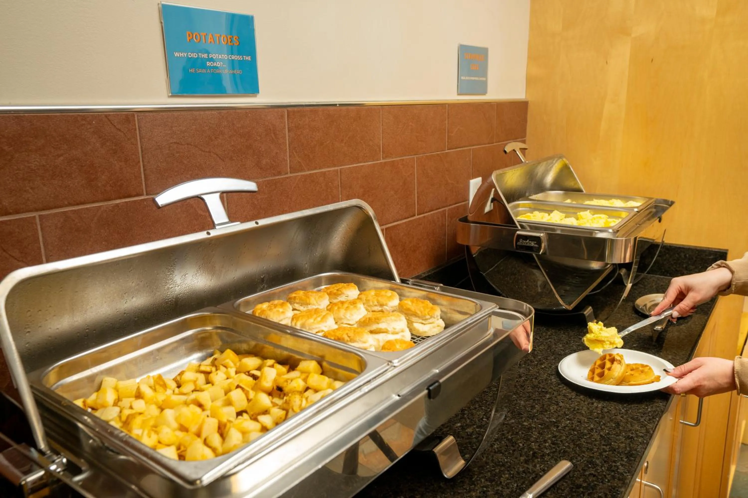 Food and drinks in Park Point Marina Inn