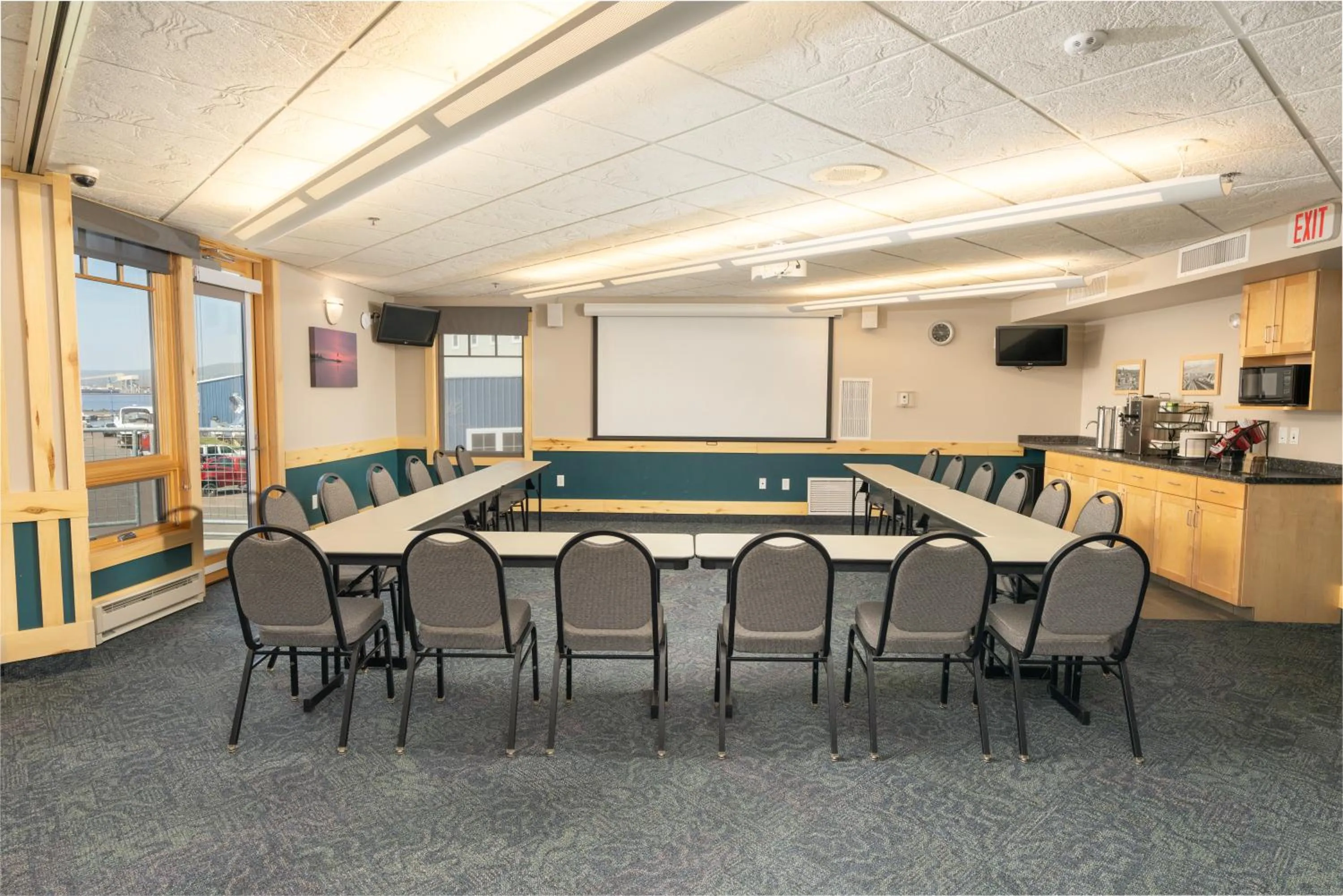 Coffee/tea facilities in Park Point Marina Inn