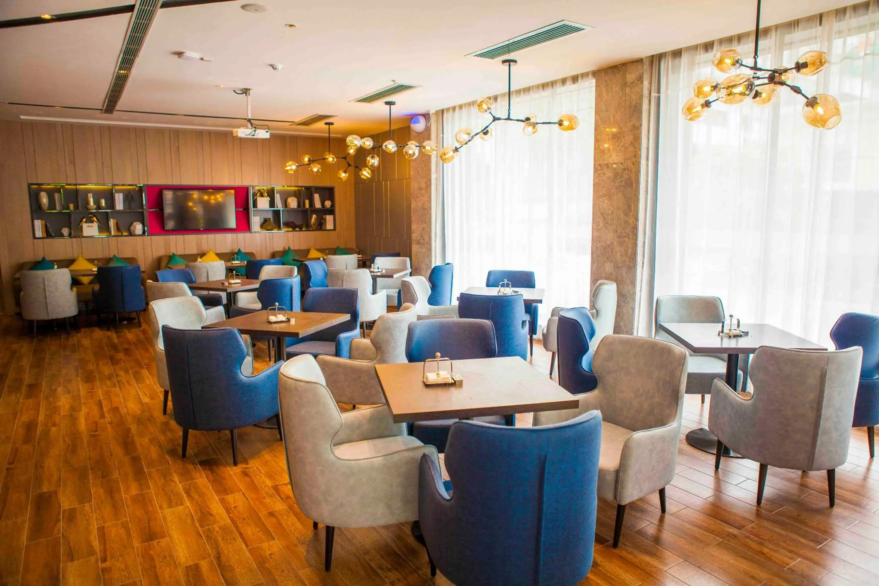 Restaurant/places to eat in Echarm Hotel Dongxing Minzu Road