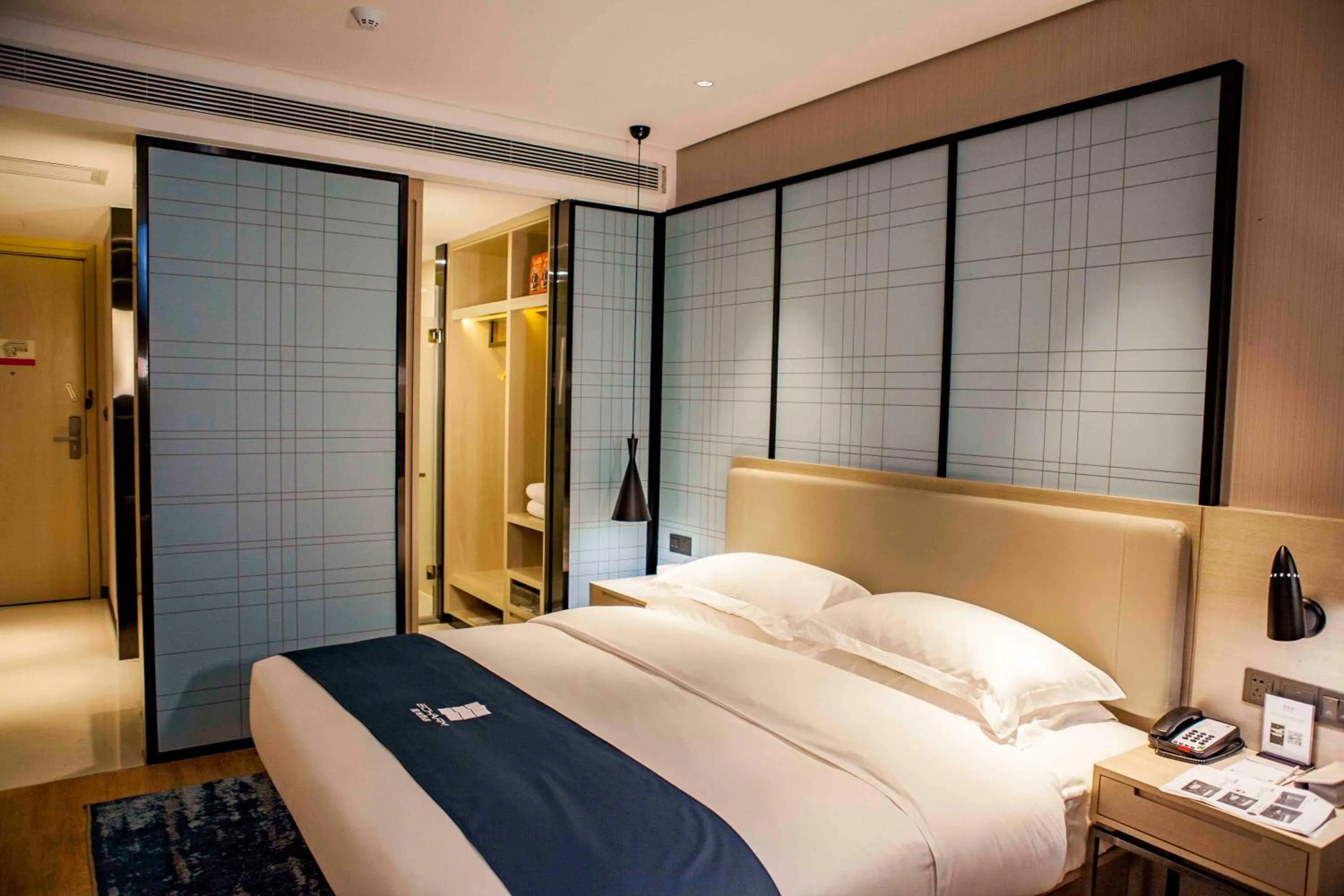 Photo of the whole room, Bed in Echarm Hotel Dongxing Minzu Road