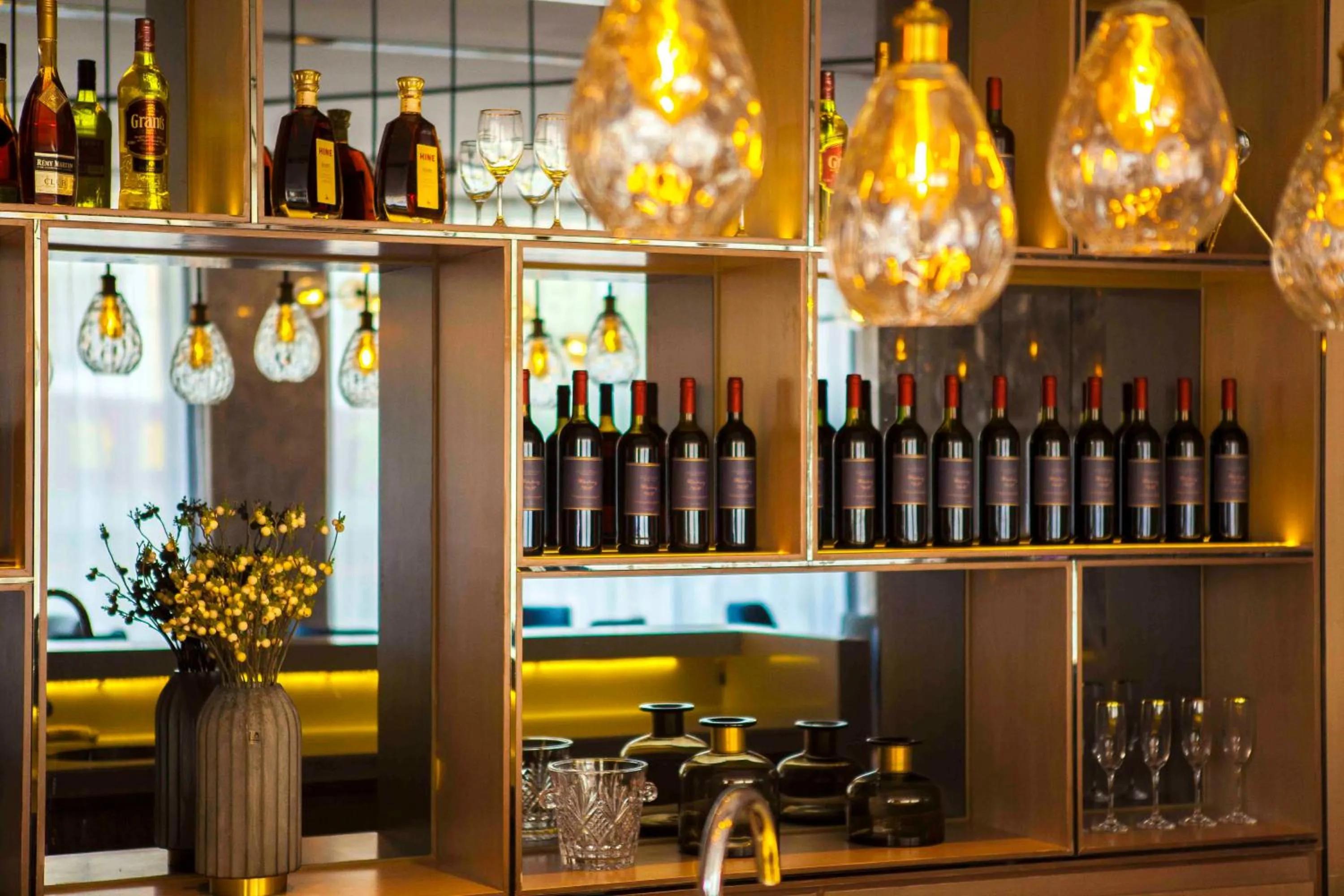 Restaurant/places to eat in Echarm Hotel Dongxing Minzu Road