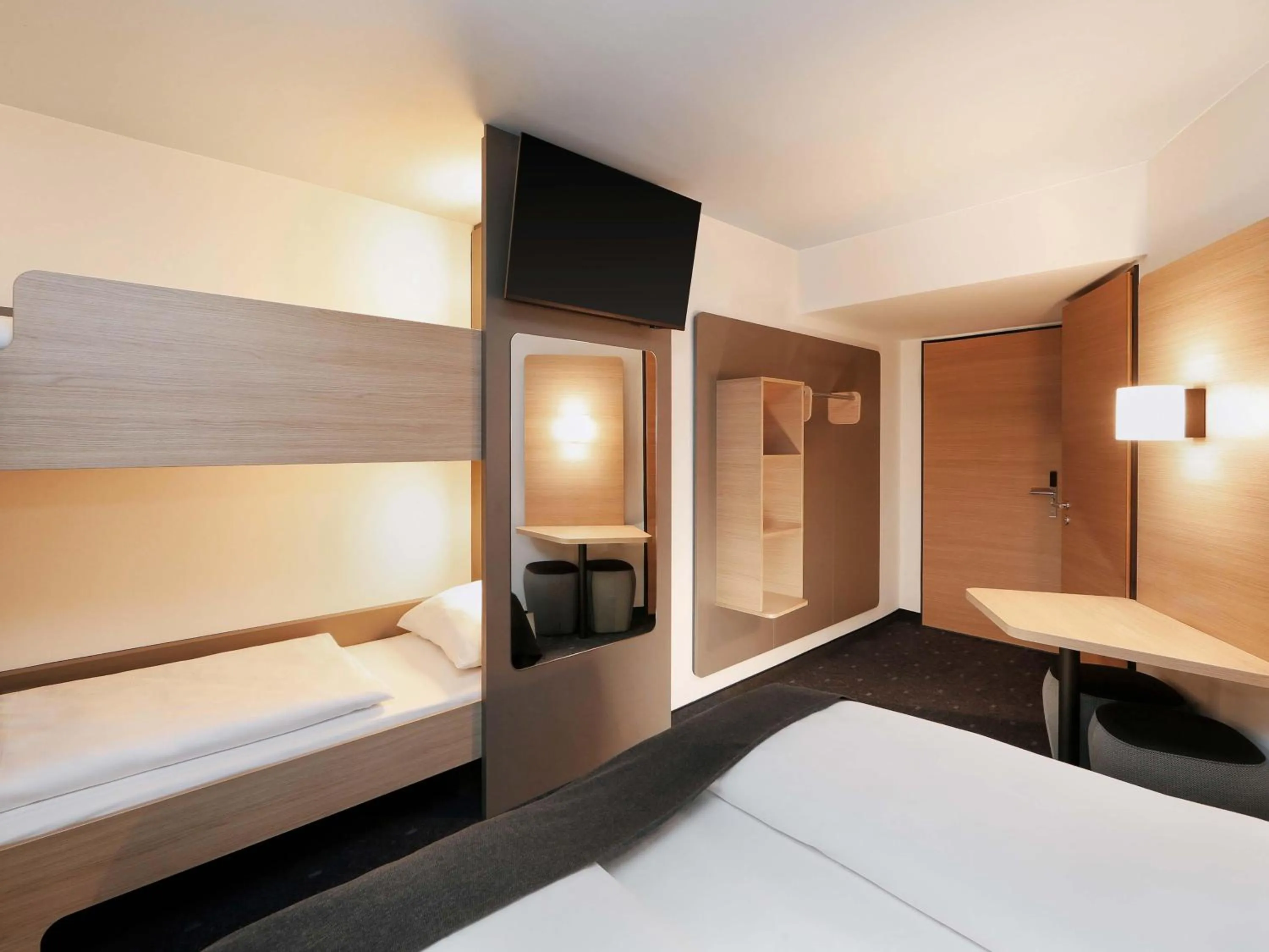 Photo of the whole room, Bed in B&B HOTEL Frankfurt-Oder