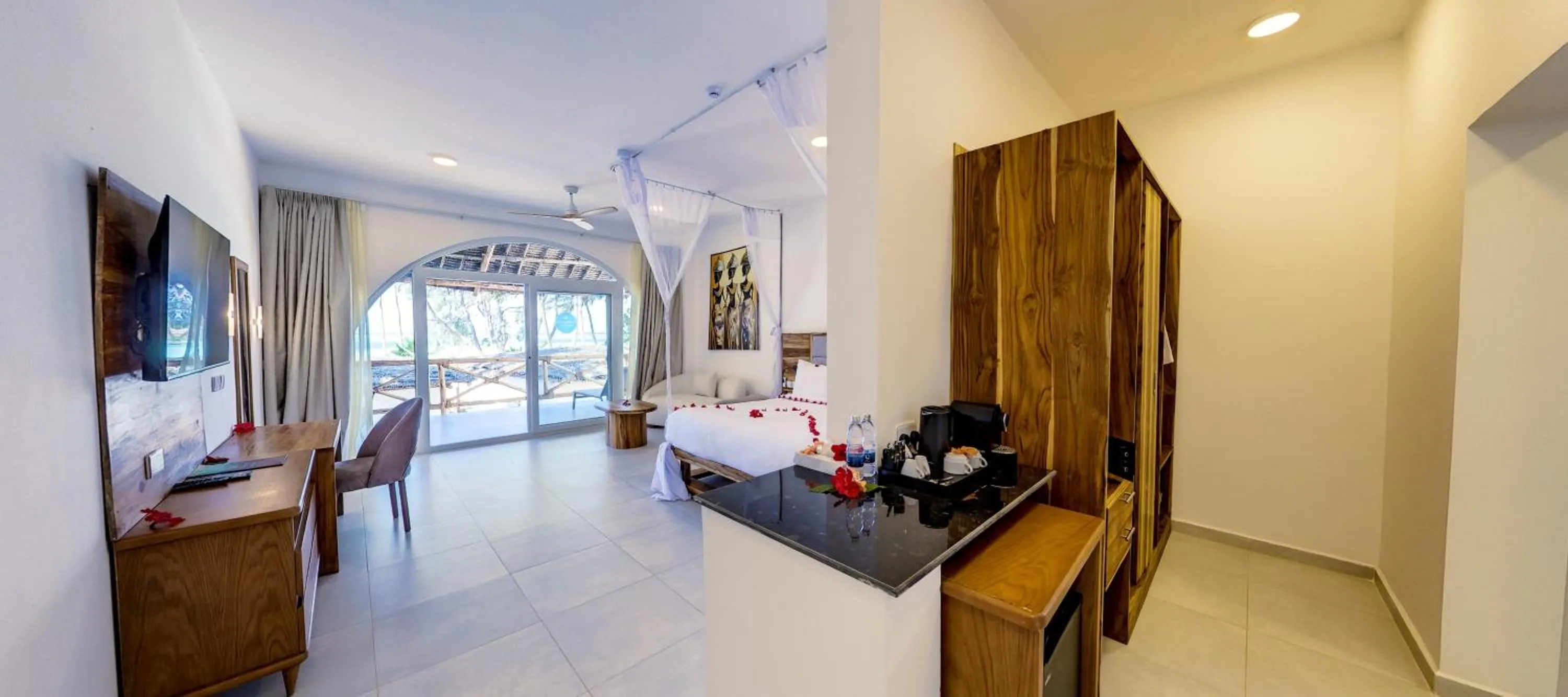 Sea view, Bed in Royal Mandarin Hotel & Resort