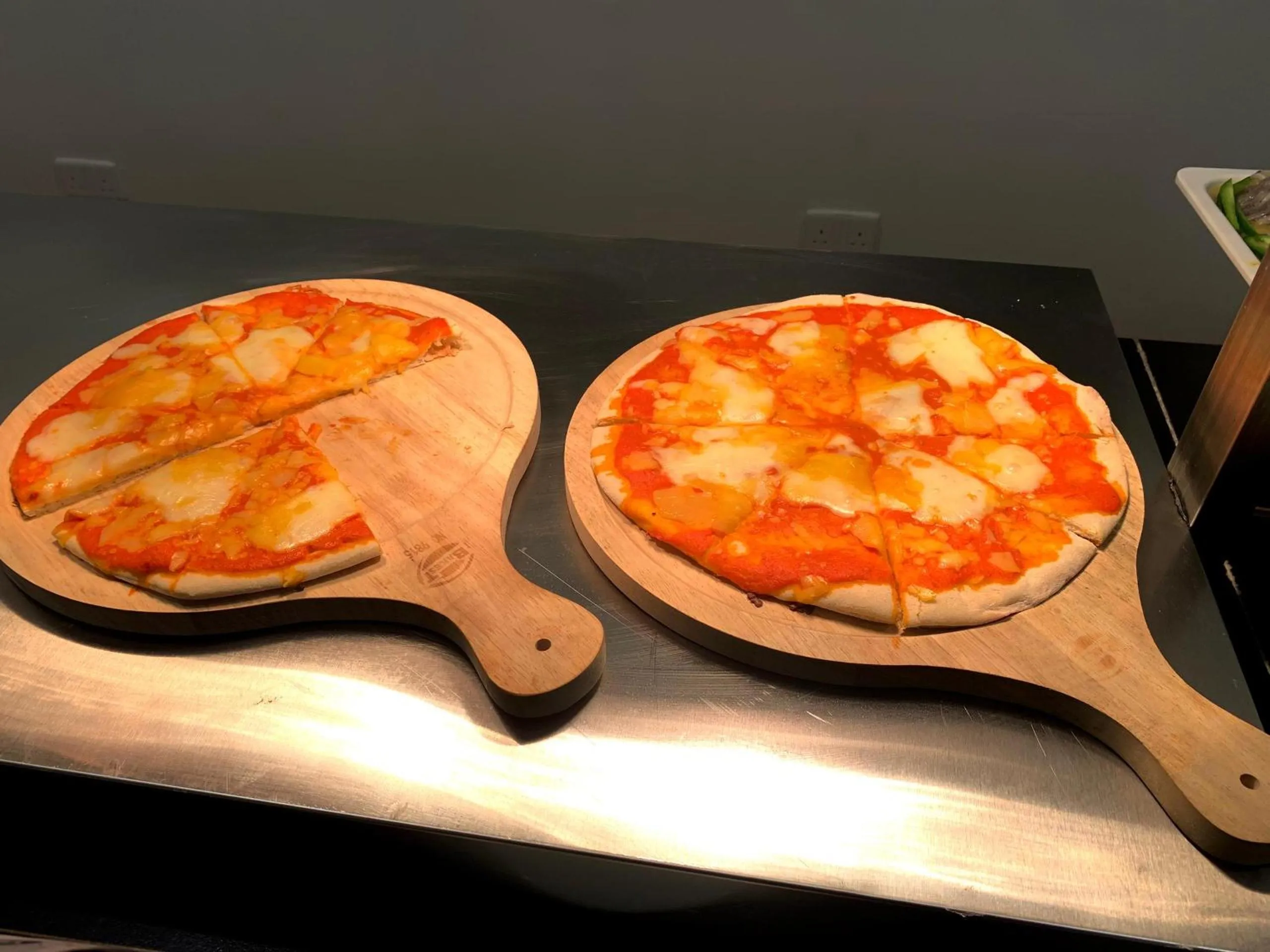 Restaurant/places to eat in Royal Mandarin Hotel & Resort