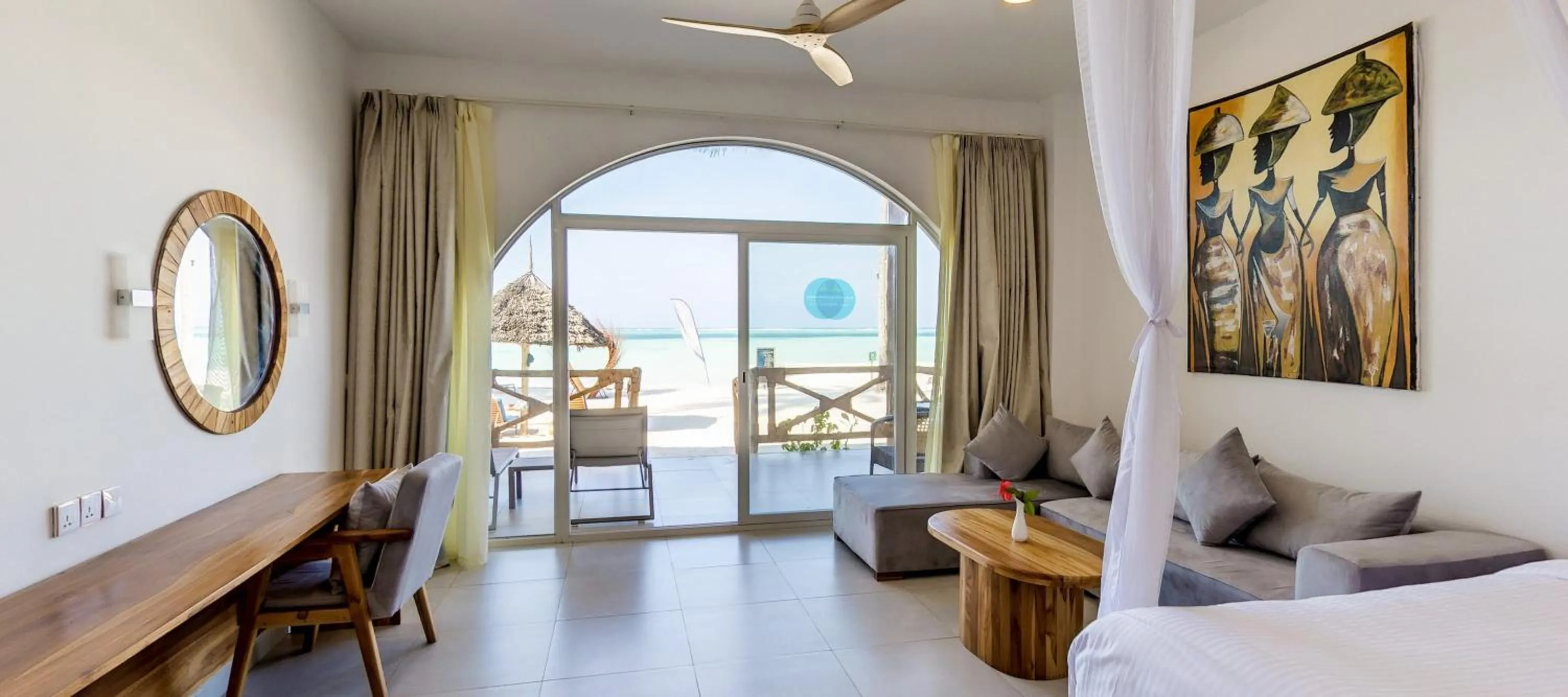 Living room, Bed in Royal Mandarin Hotel & Resort