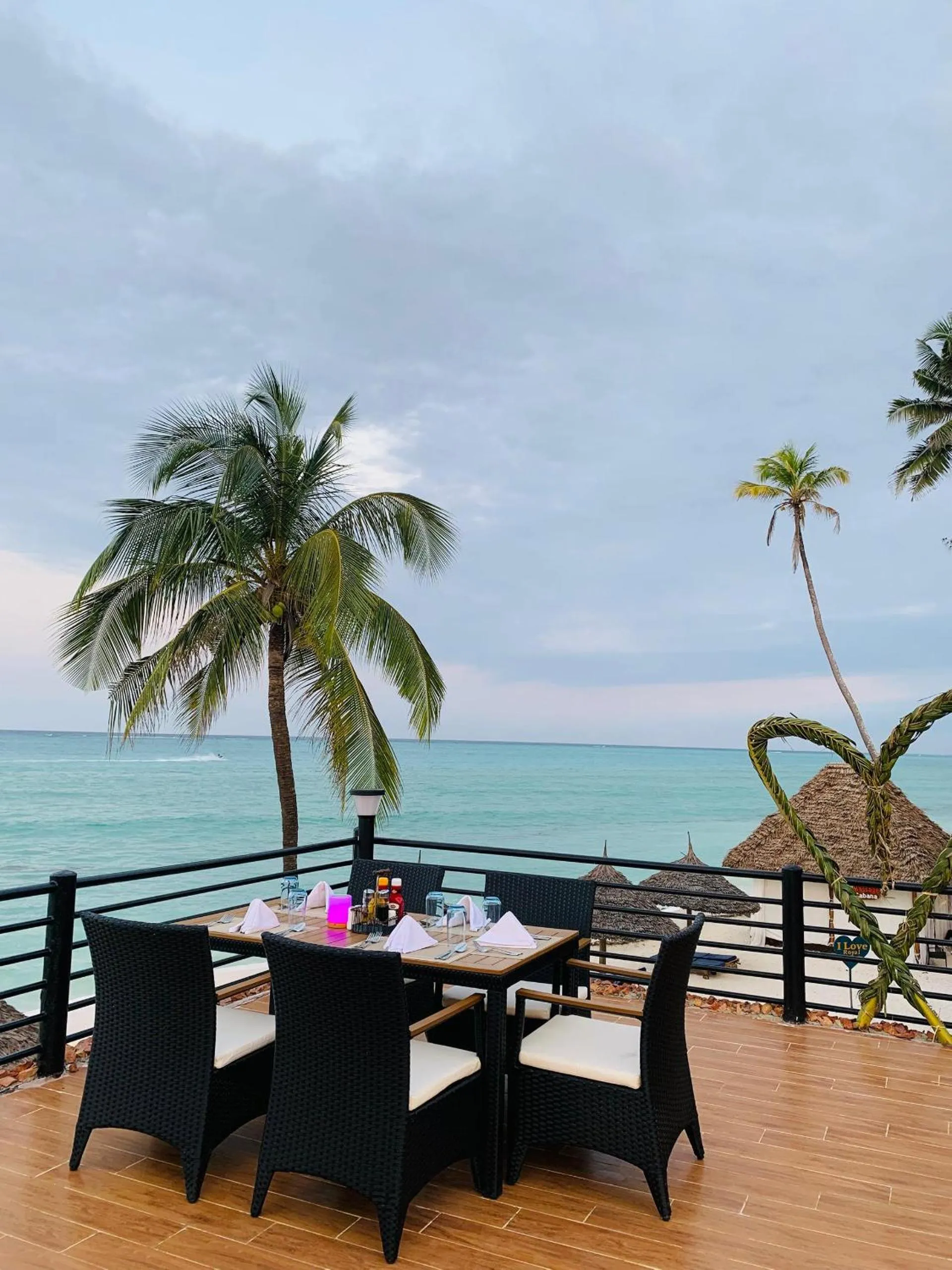 Restaurant/places to eat in Royal Mandarin Hotel & Resort