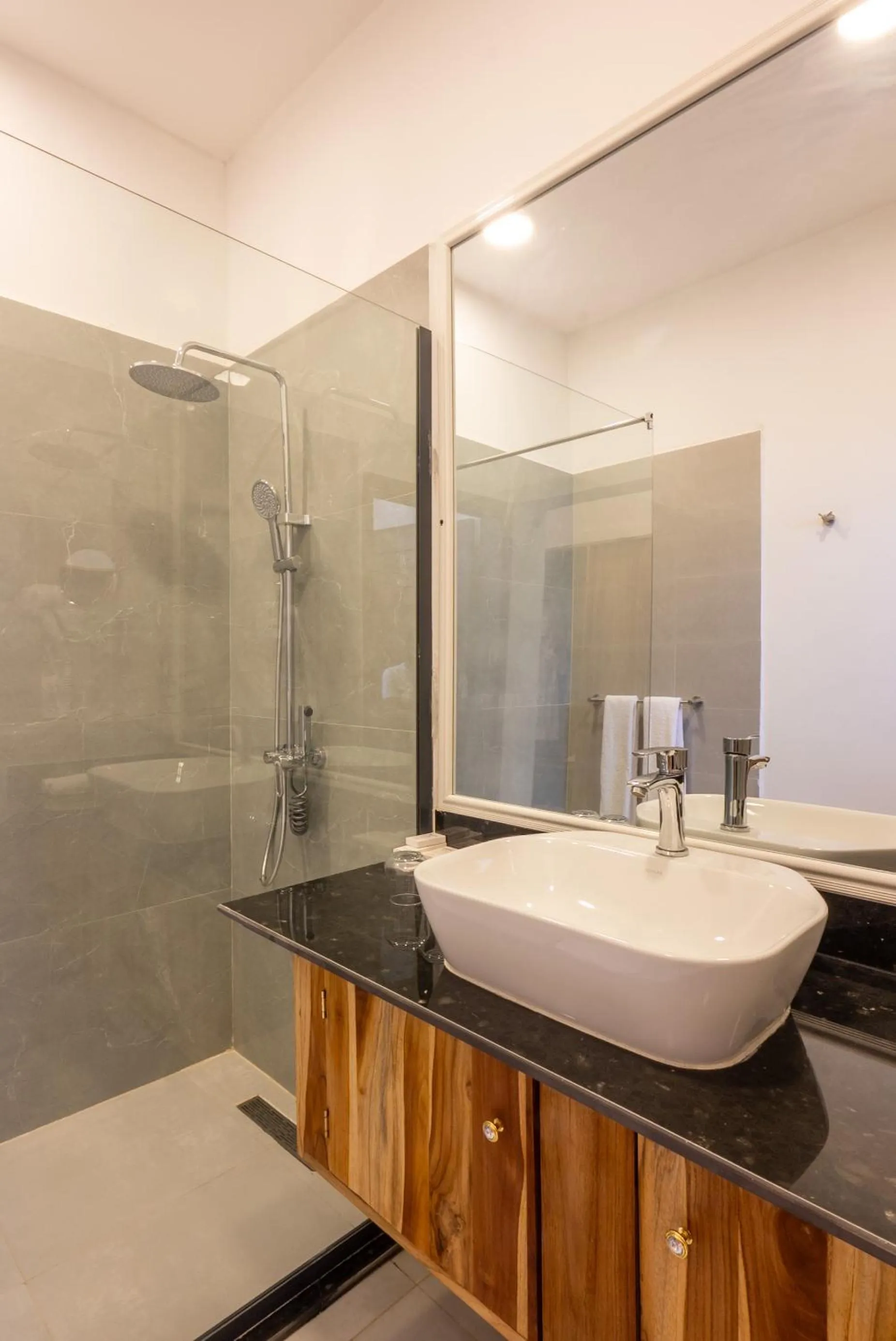 Bathroom in Royal Mandarin Hotel & Resort