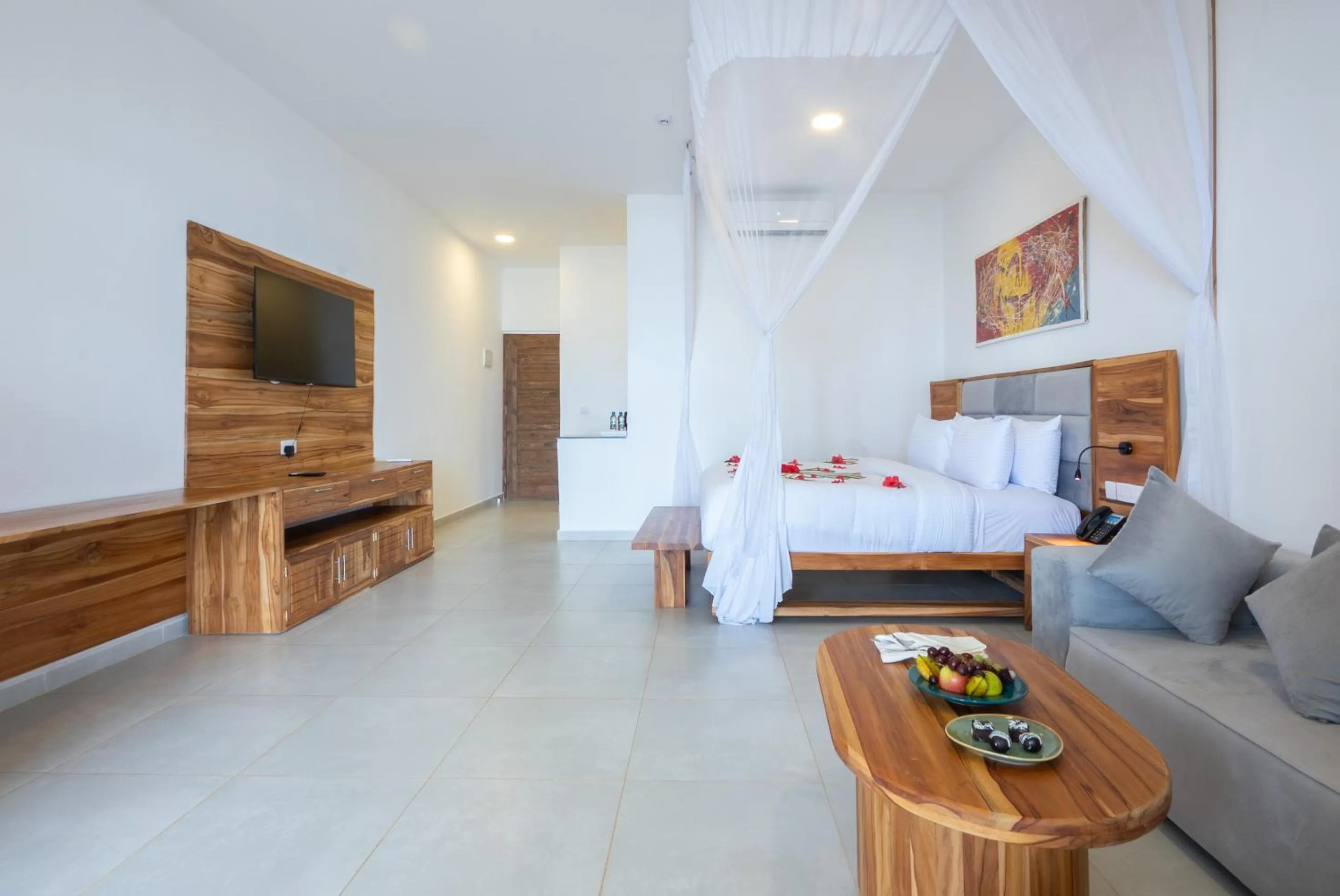 Communal lounge/ TV room in Royal Mandarin Hotel & Resort