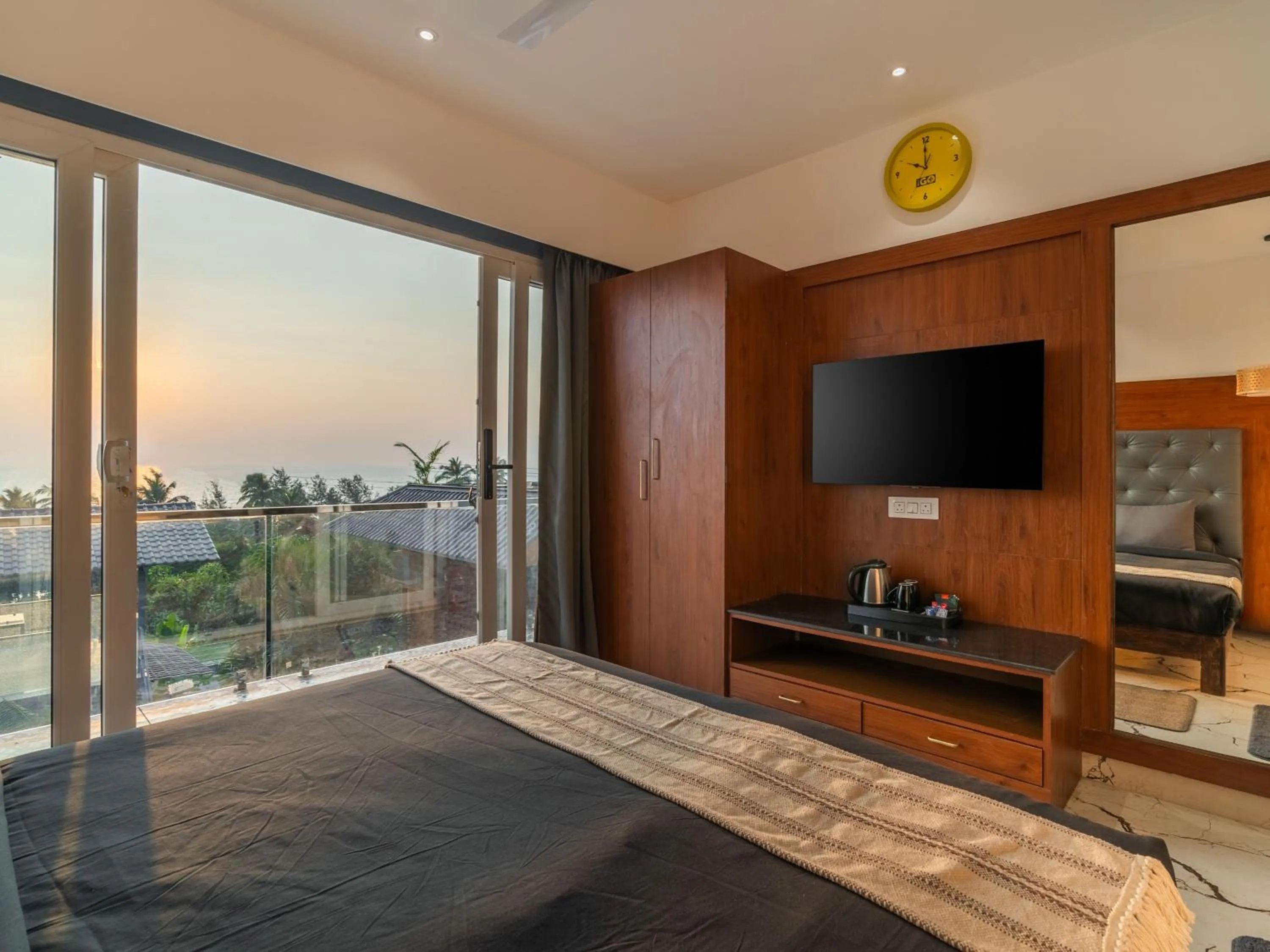 Sea view, Bed in The Hosteller Goa, Mandrem