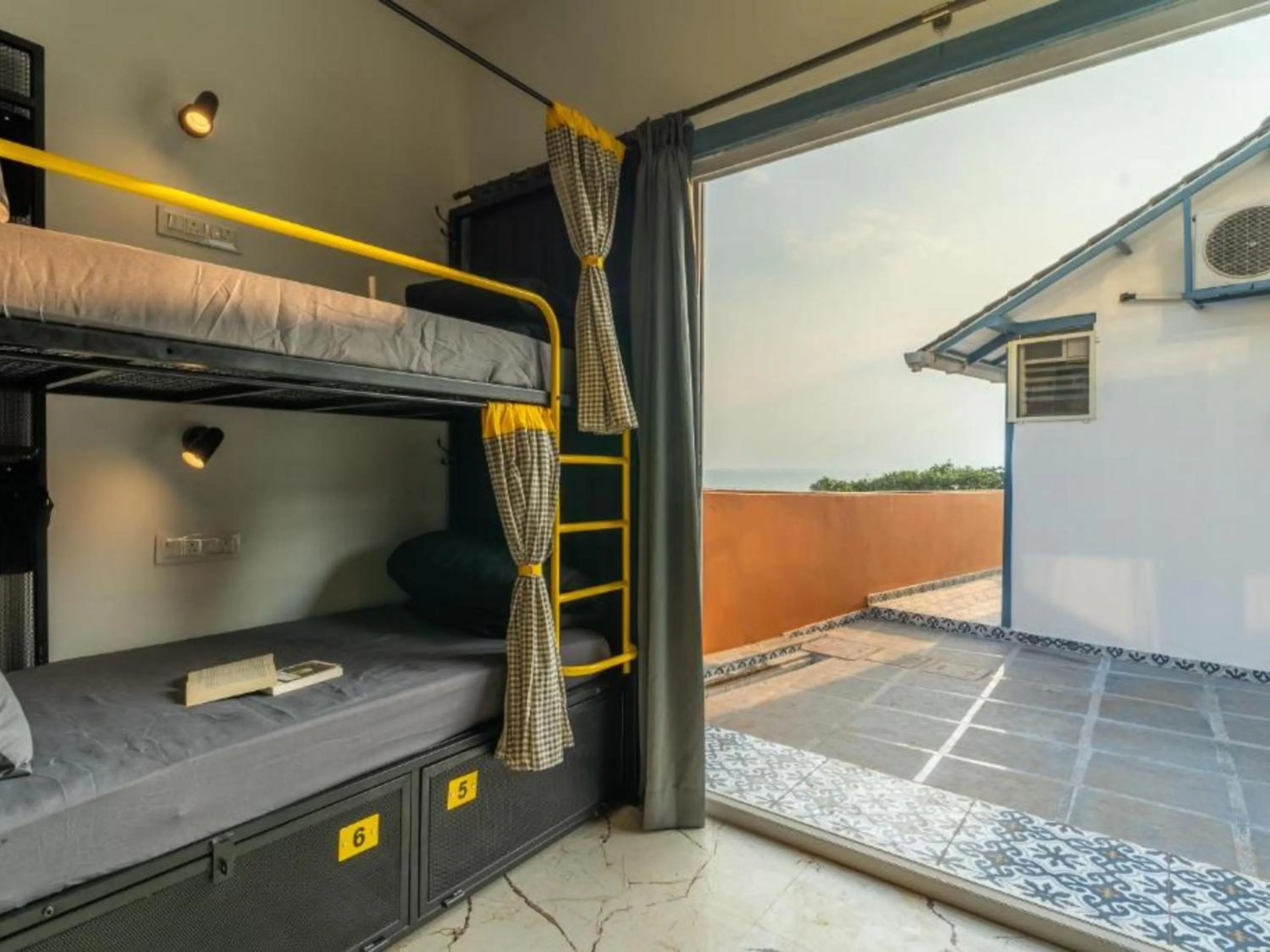 Bed in The Hosteller Goa, Mandrem