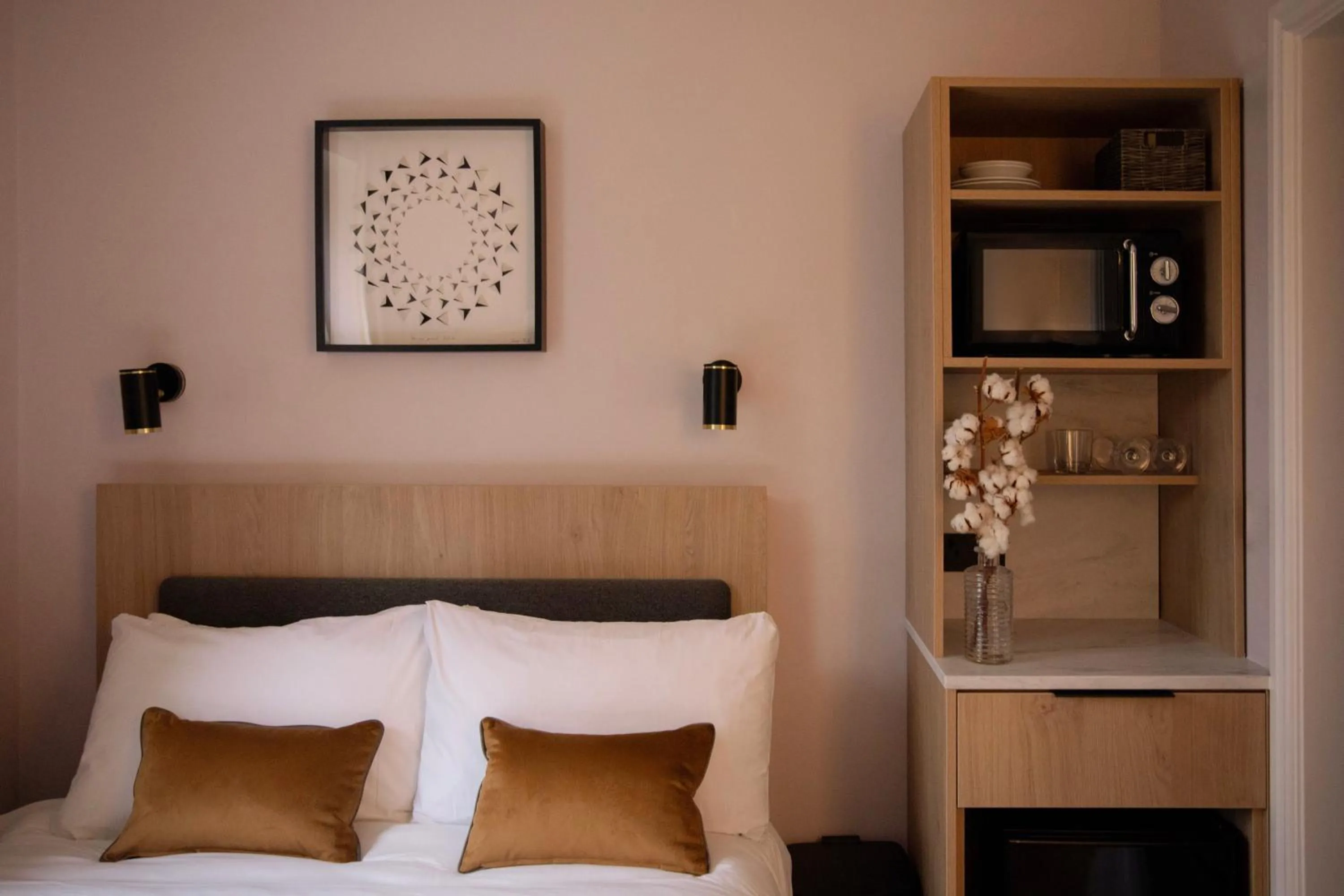 Bed in Bob W London Holland Park