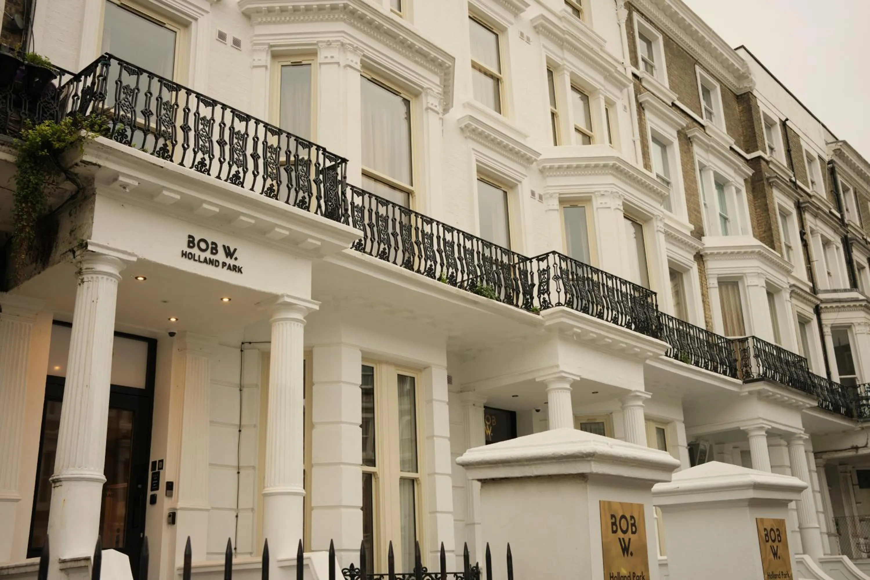 Property building in Bob W London Holland Park