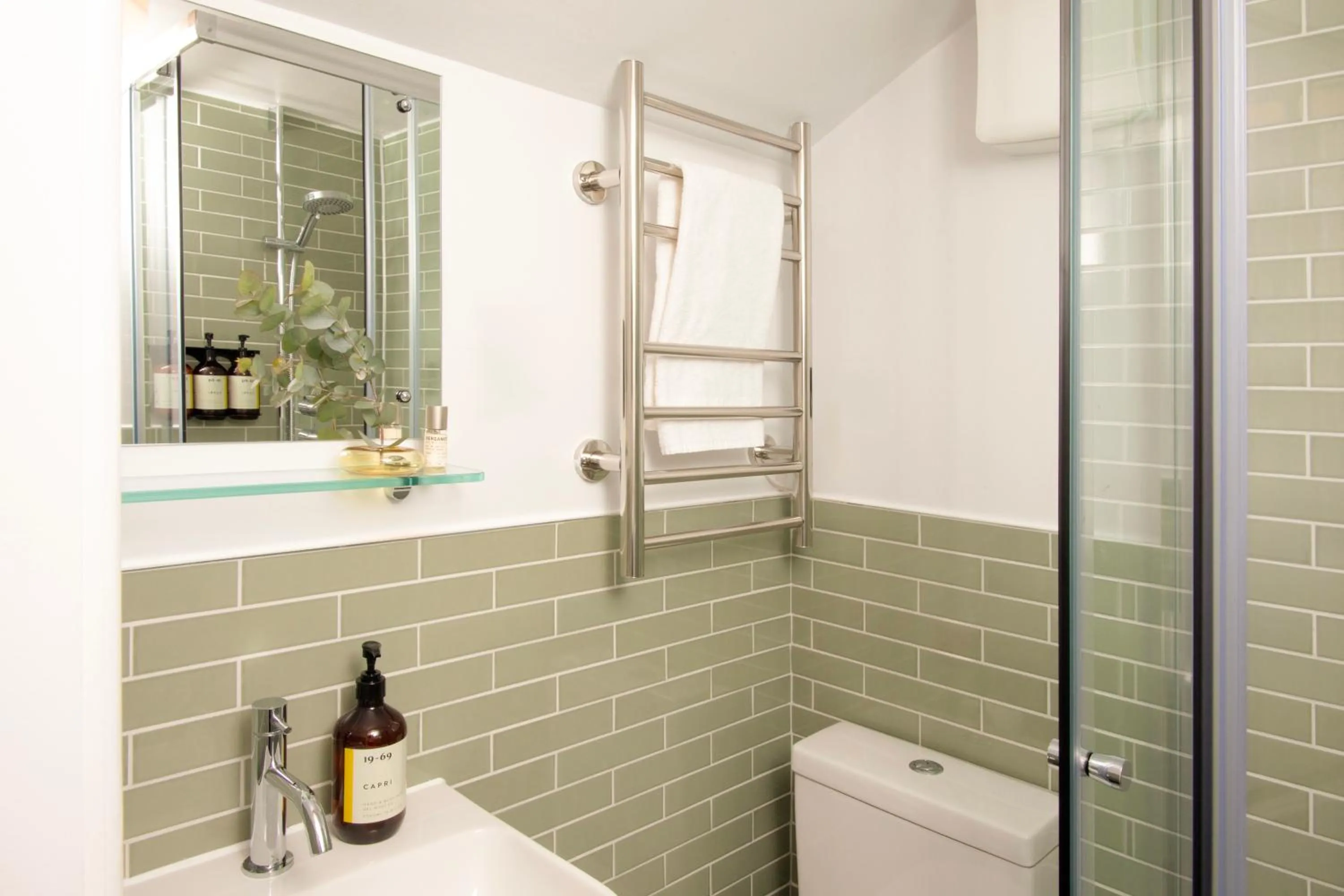 Shower in Bob W London Holland Park