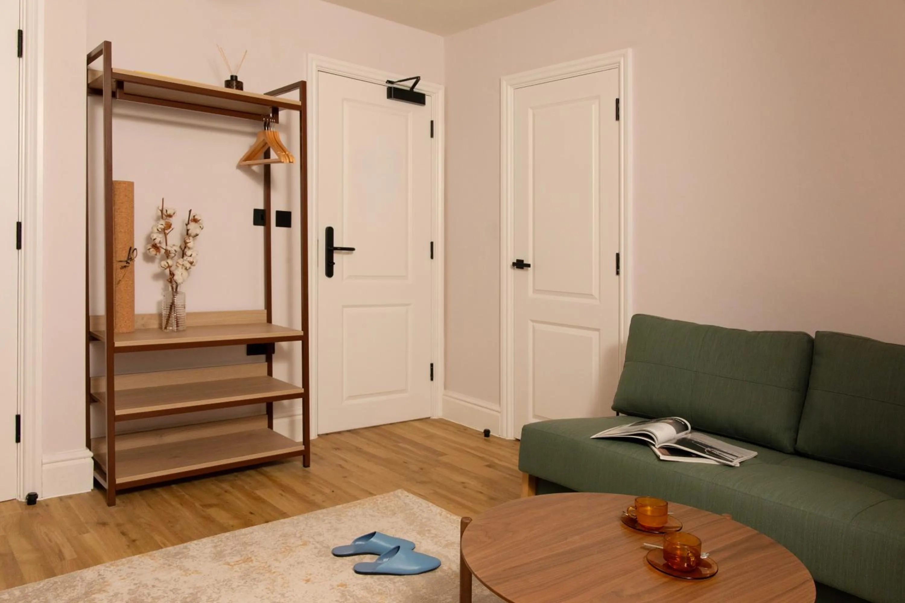 Photo of the whole room in Bob W London Holland Park