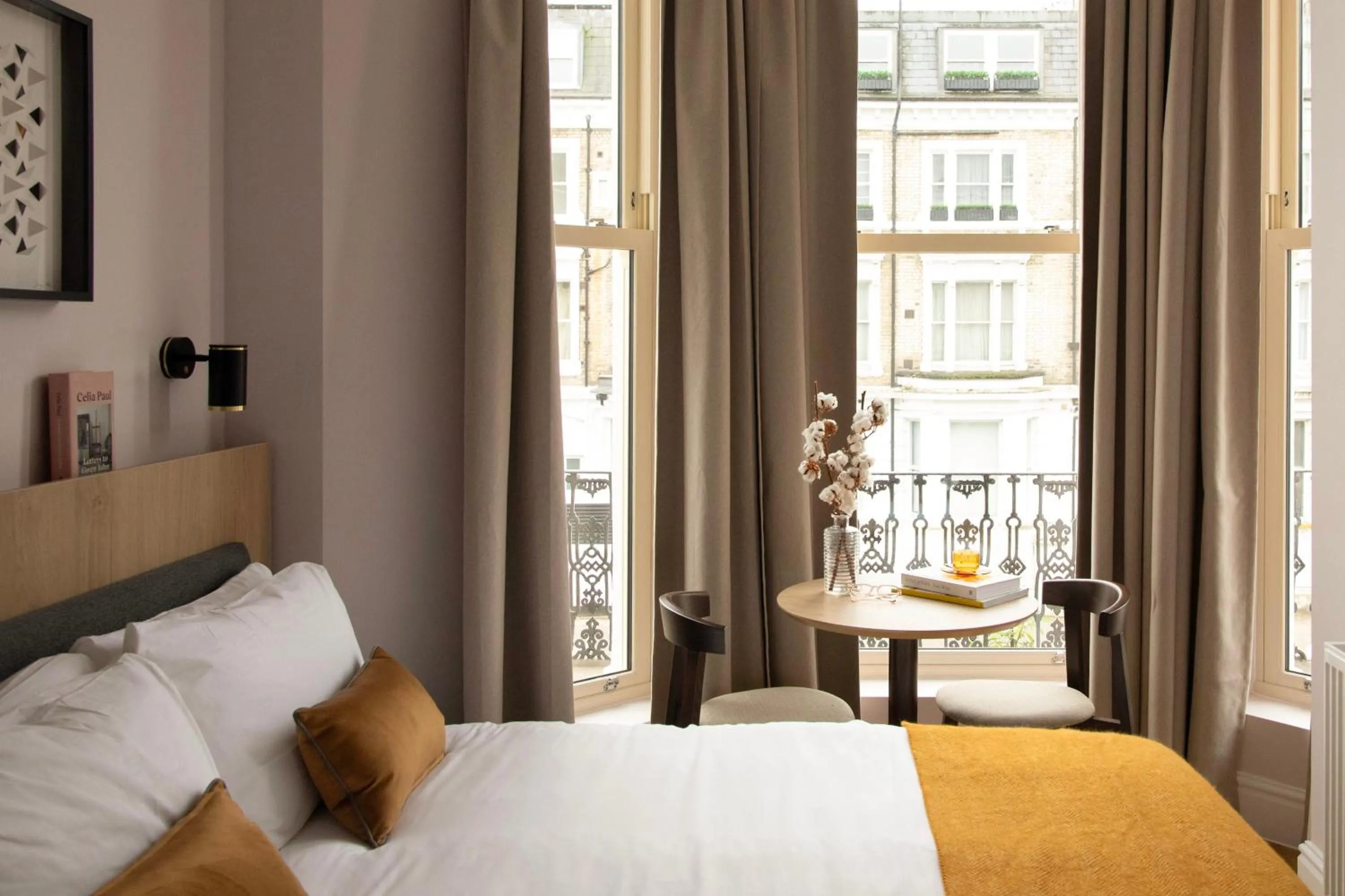 Bed in Bob W London Holland Park